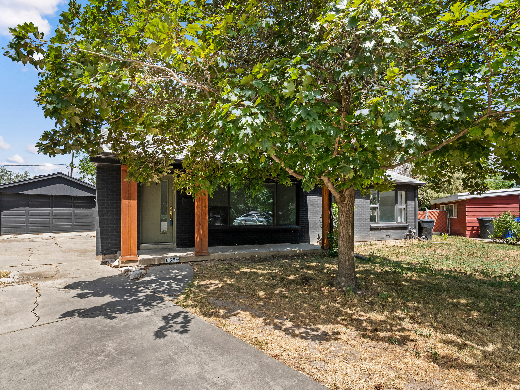 659 E RIVIERA CIR