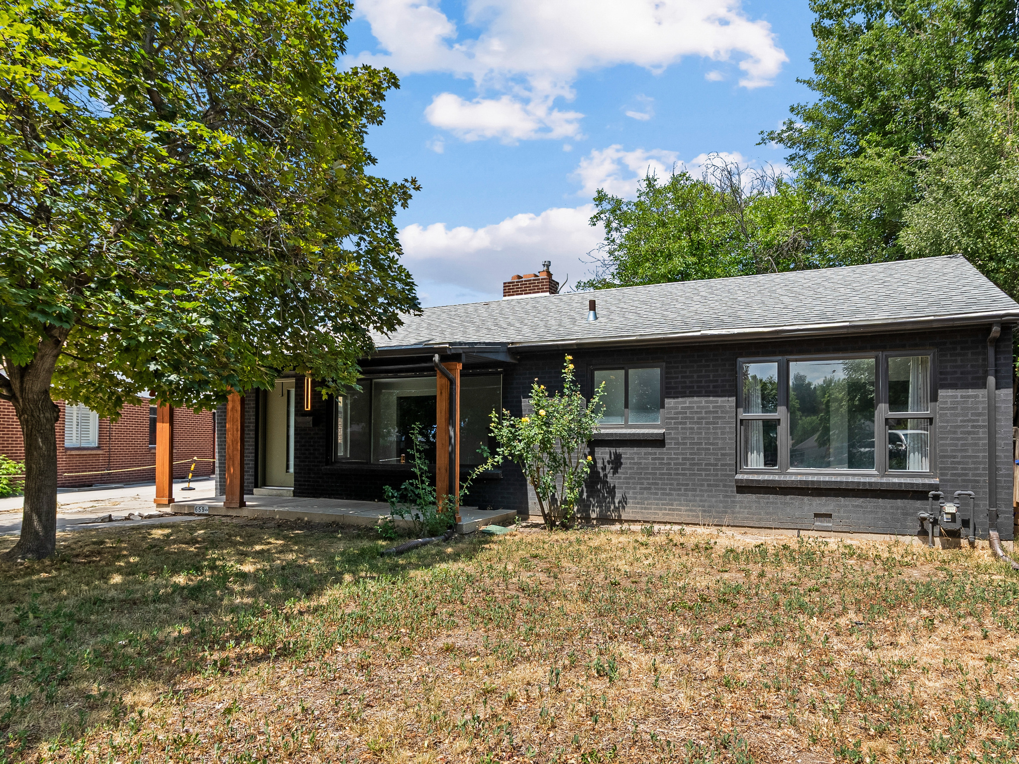 659 E RIVIERA CIR