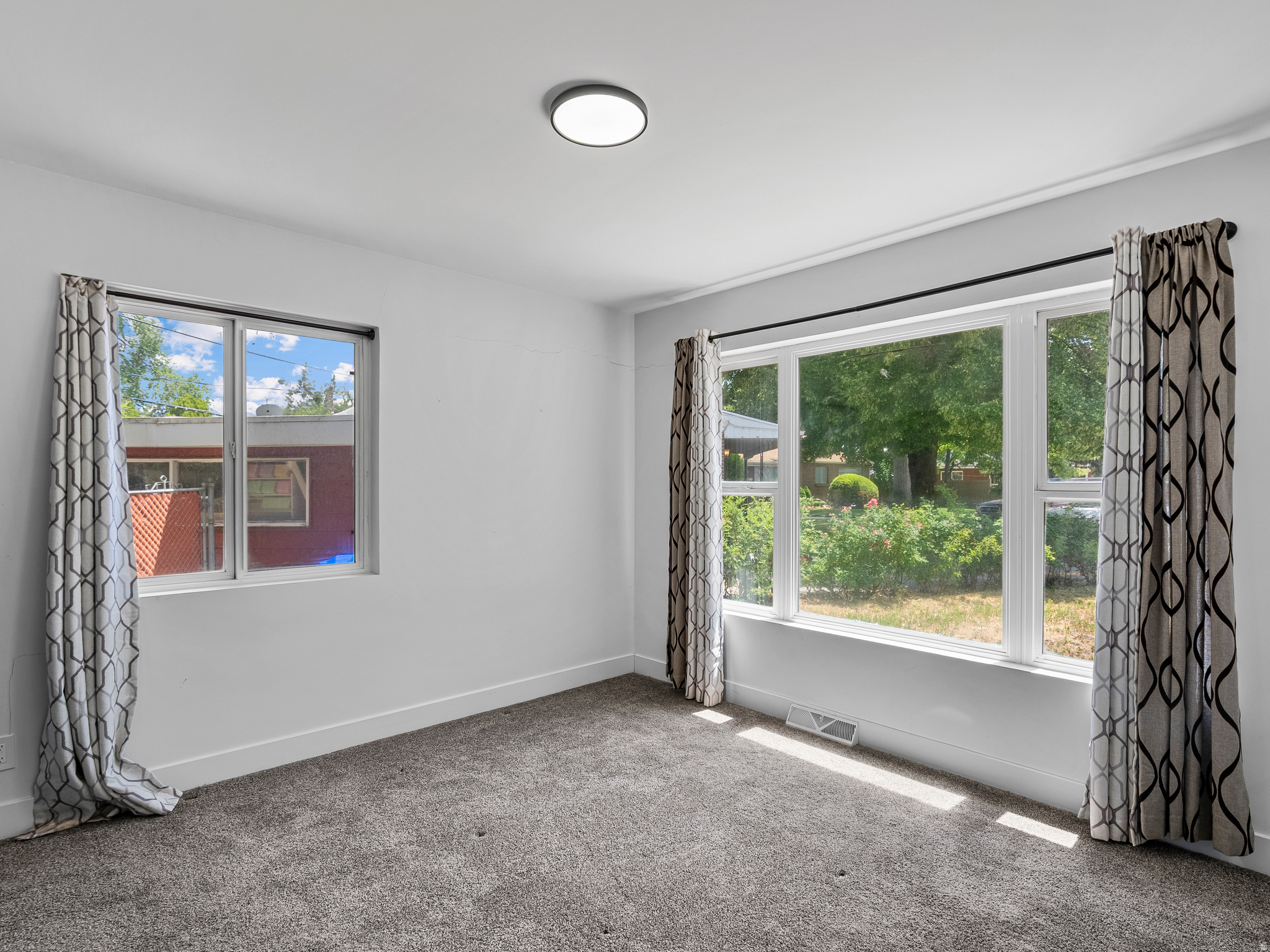 659 E RIVIERA CIR