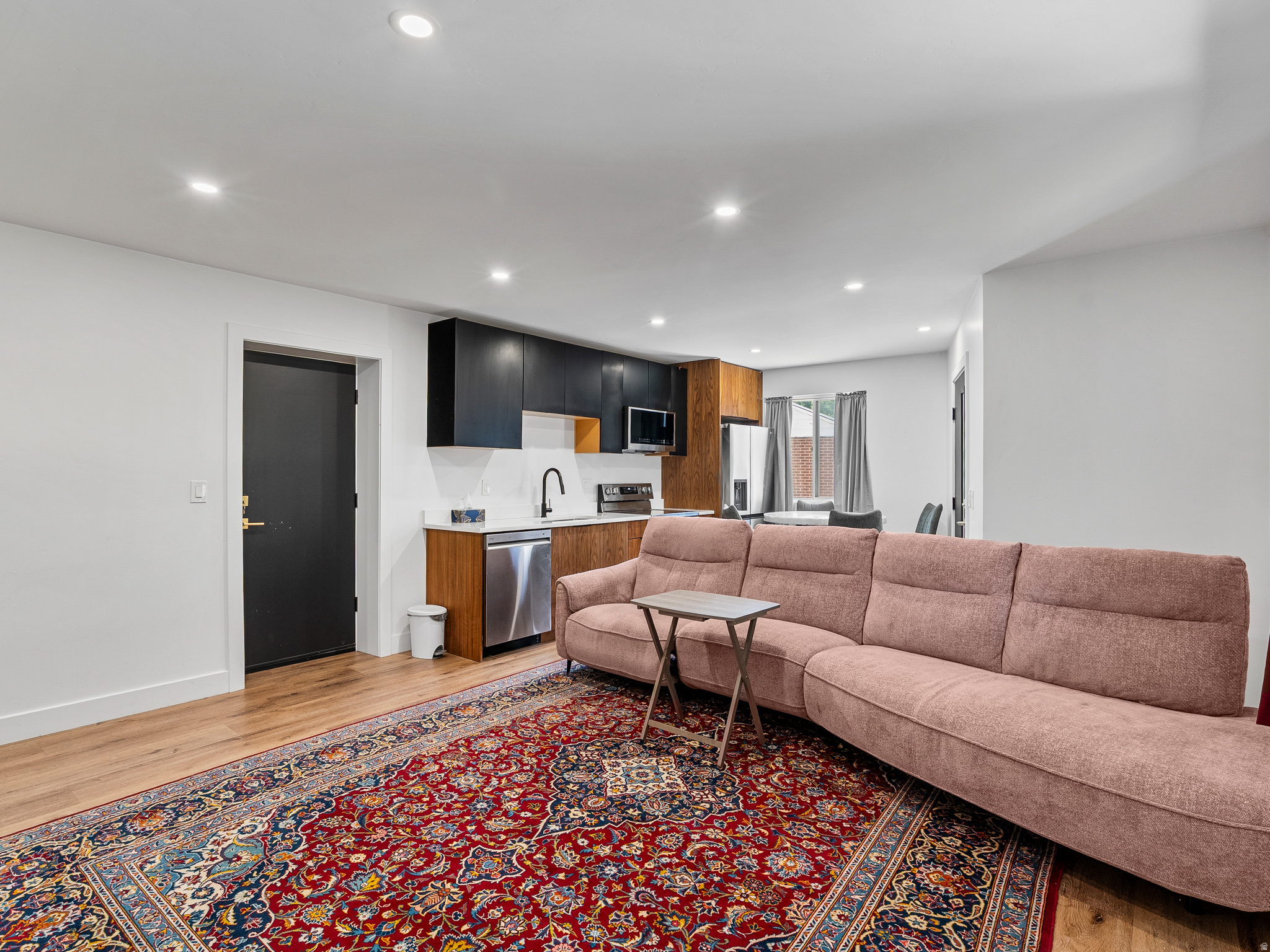 659 E RIVIERA CIR