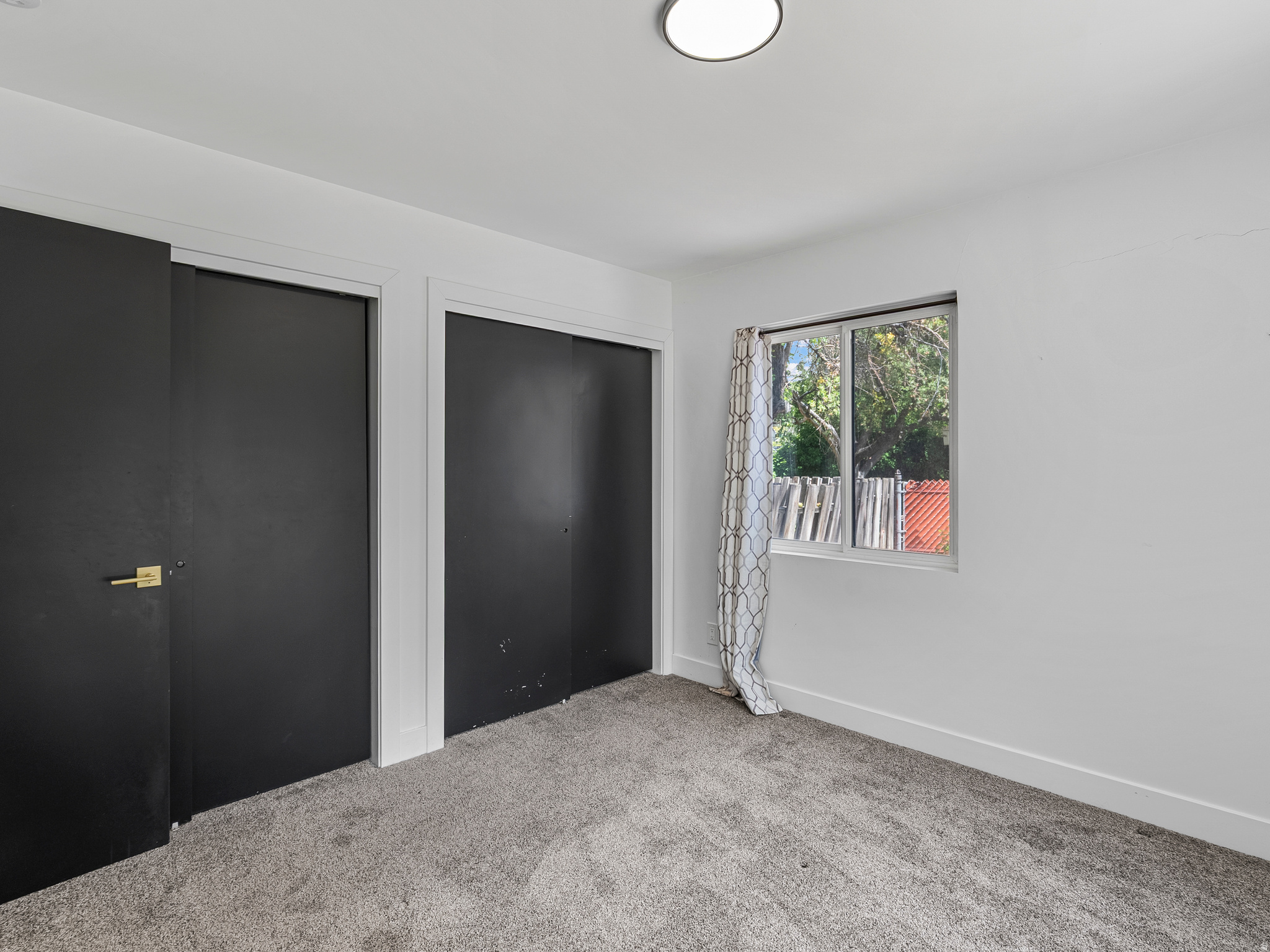659 E RIVIERA CIR