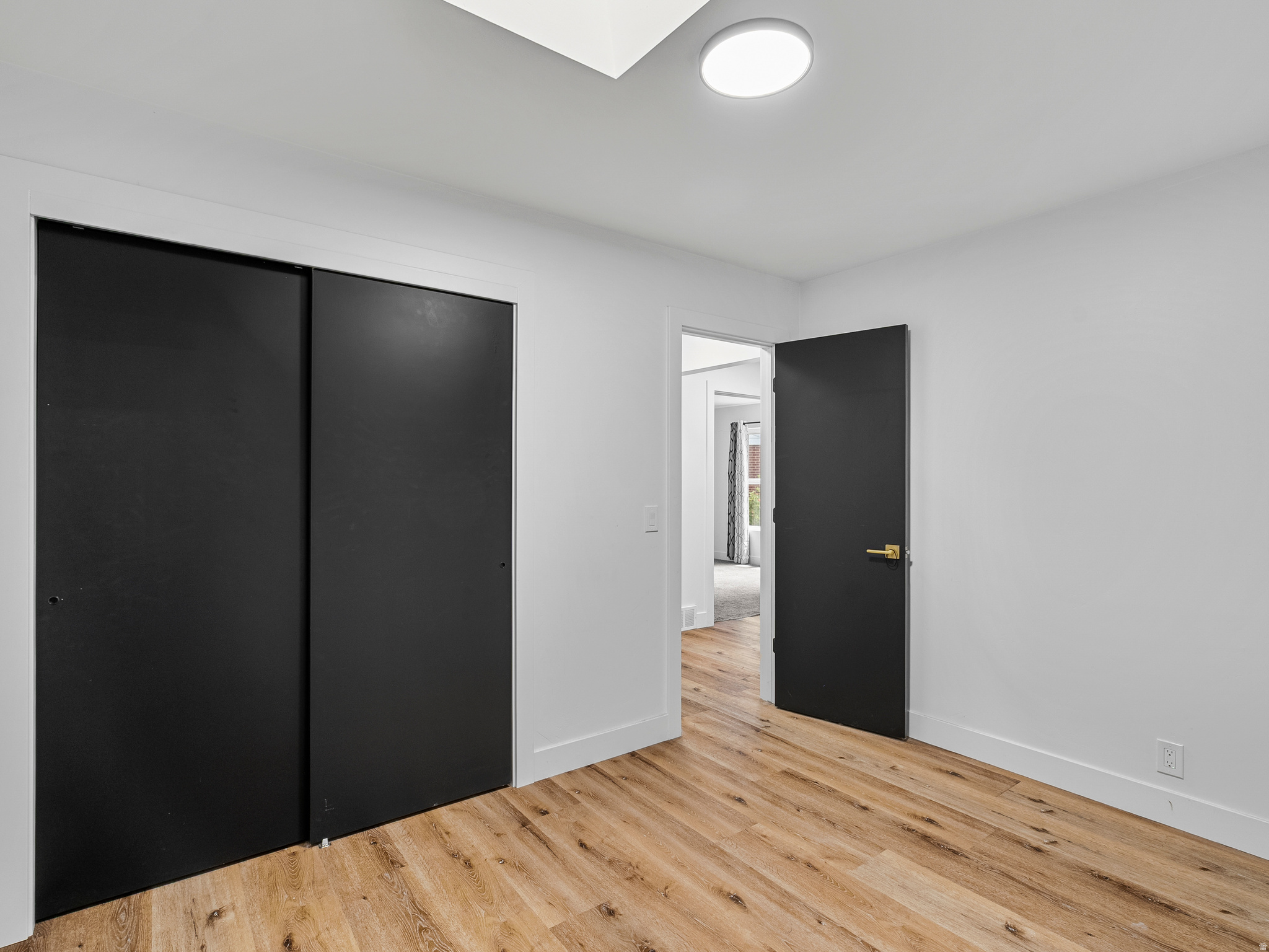 659 E RIVIERA CIR