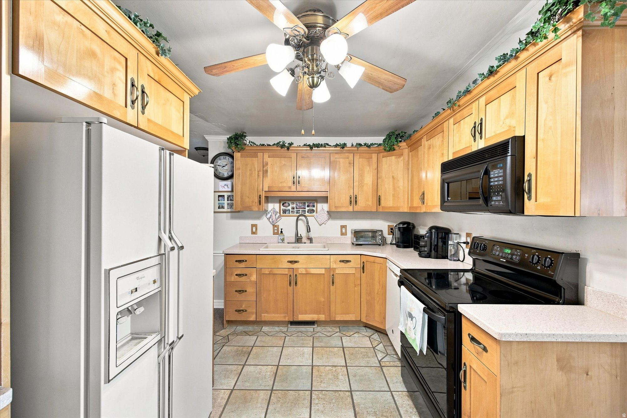 171 E MOUNTAIN VIEW DR