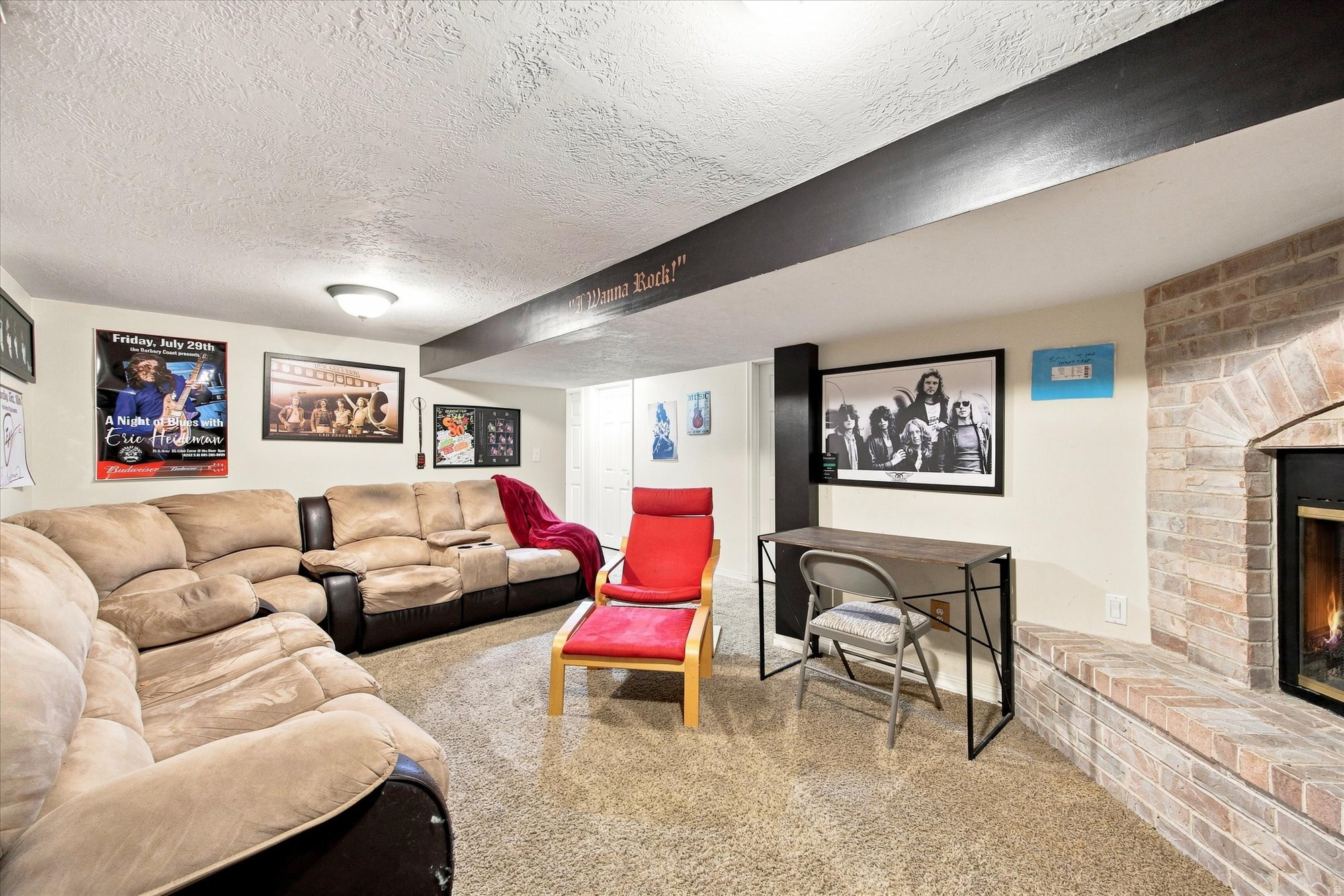 171 E MOUNTAIN VIEW DR
