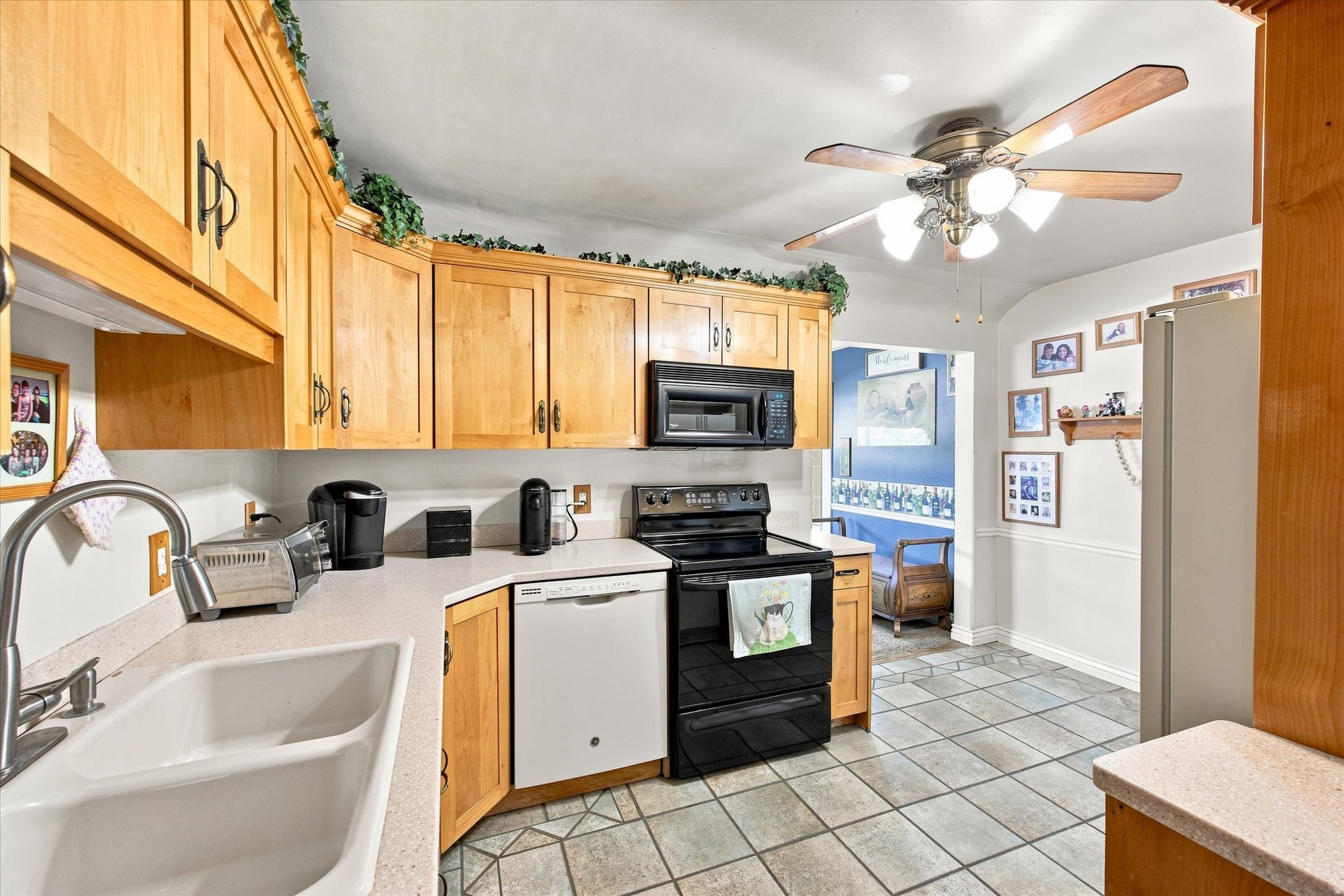 171 E MOUNTAIN VIEW DR