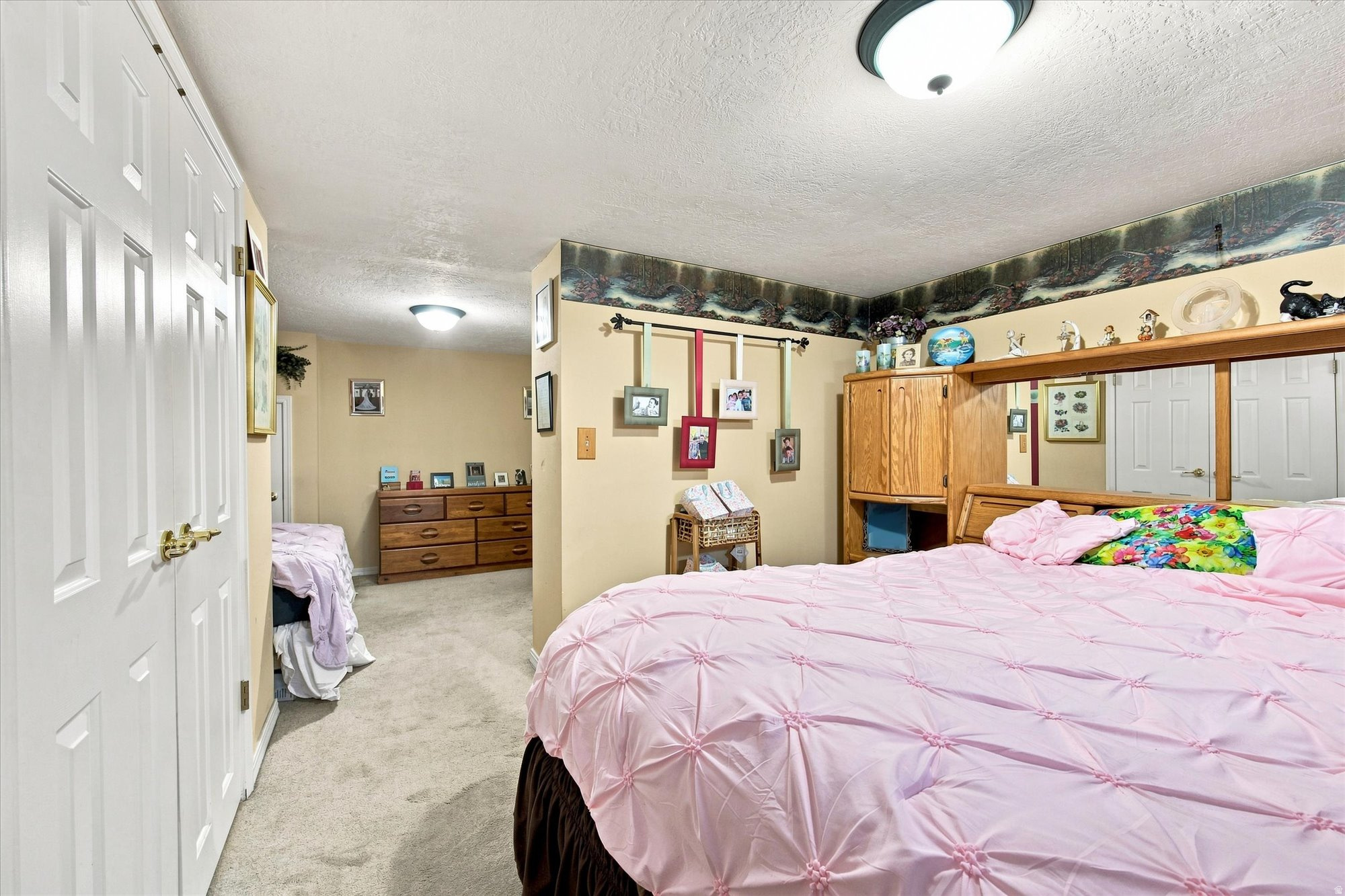 171 E MOUNTAIN VIEW DR
