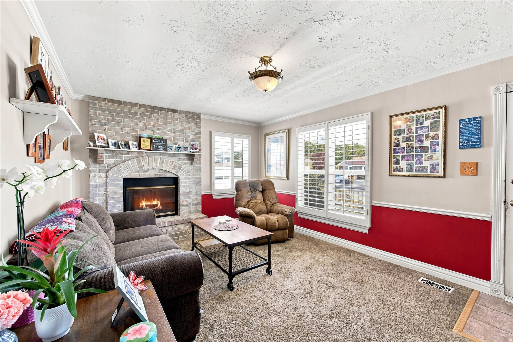 171 E MOUNTAIN VIEW DR
