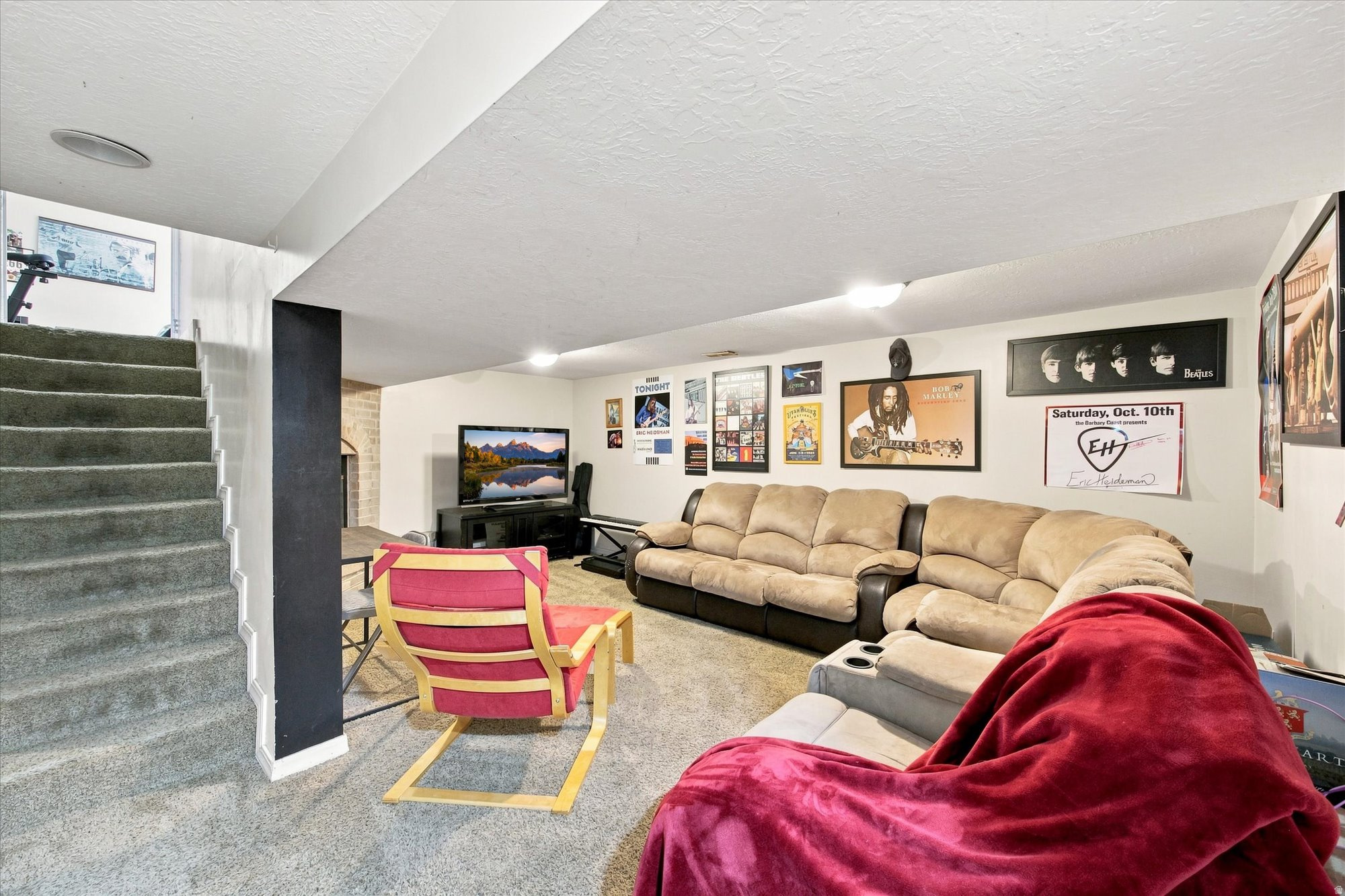 171 E MOUNTAIN VIEW DR