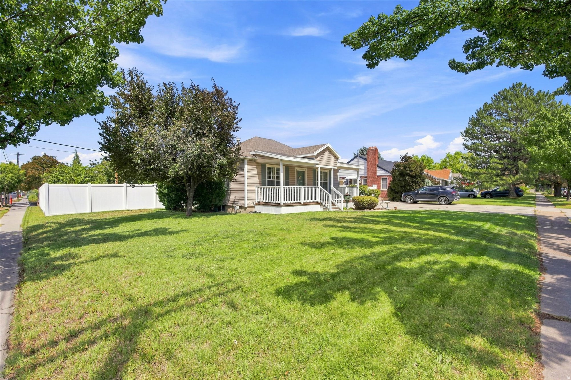171 E MOUNTAIN VIEW DR