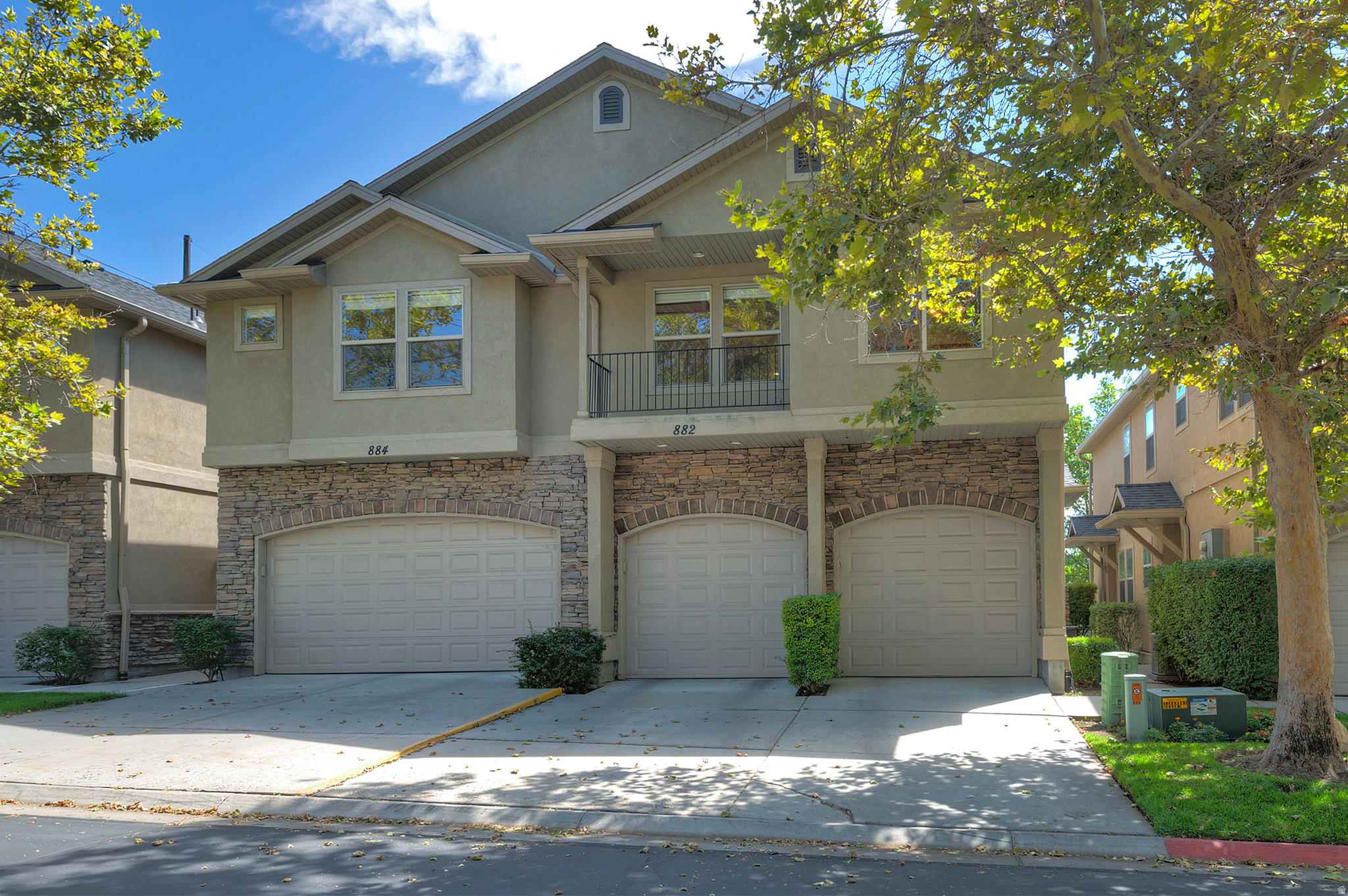 880 E RED SAGE LN