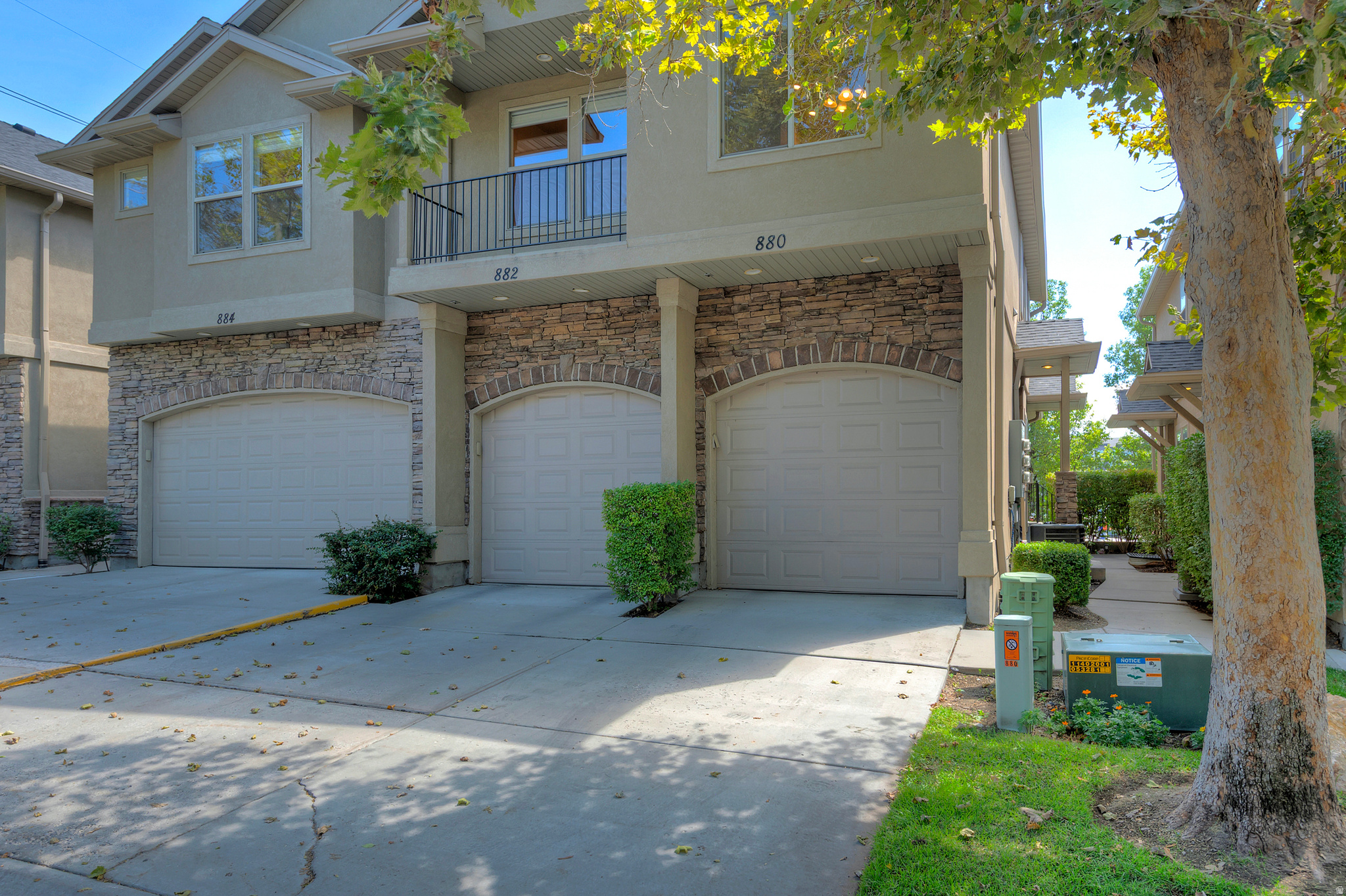 880 E RED SAGE LN