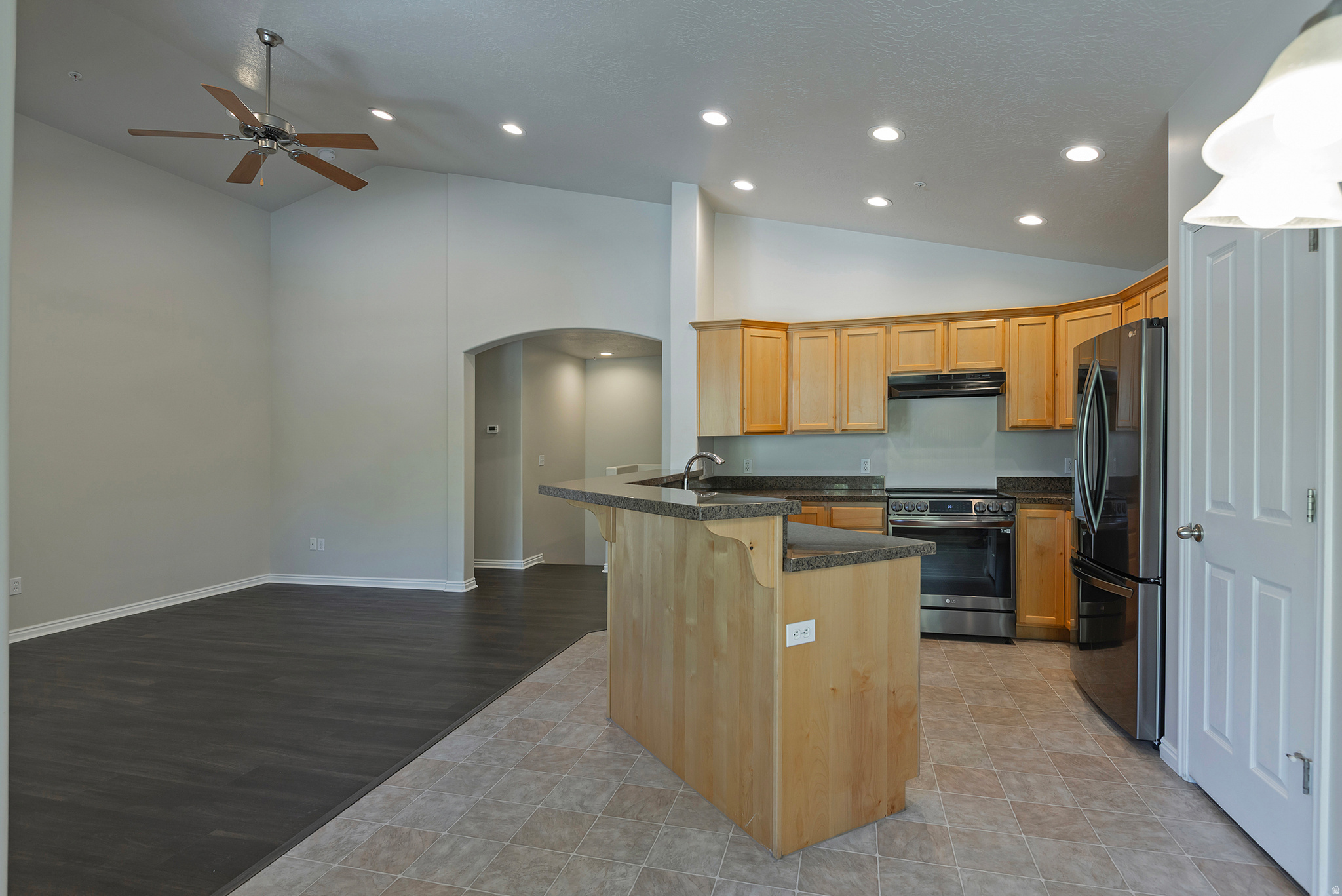 880 E RED SAGE LN
