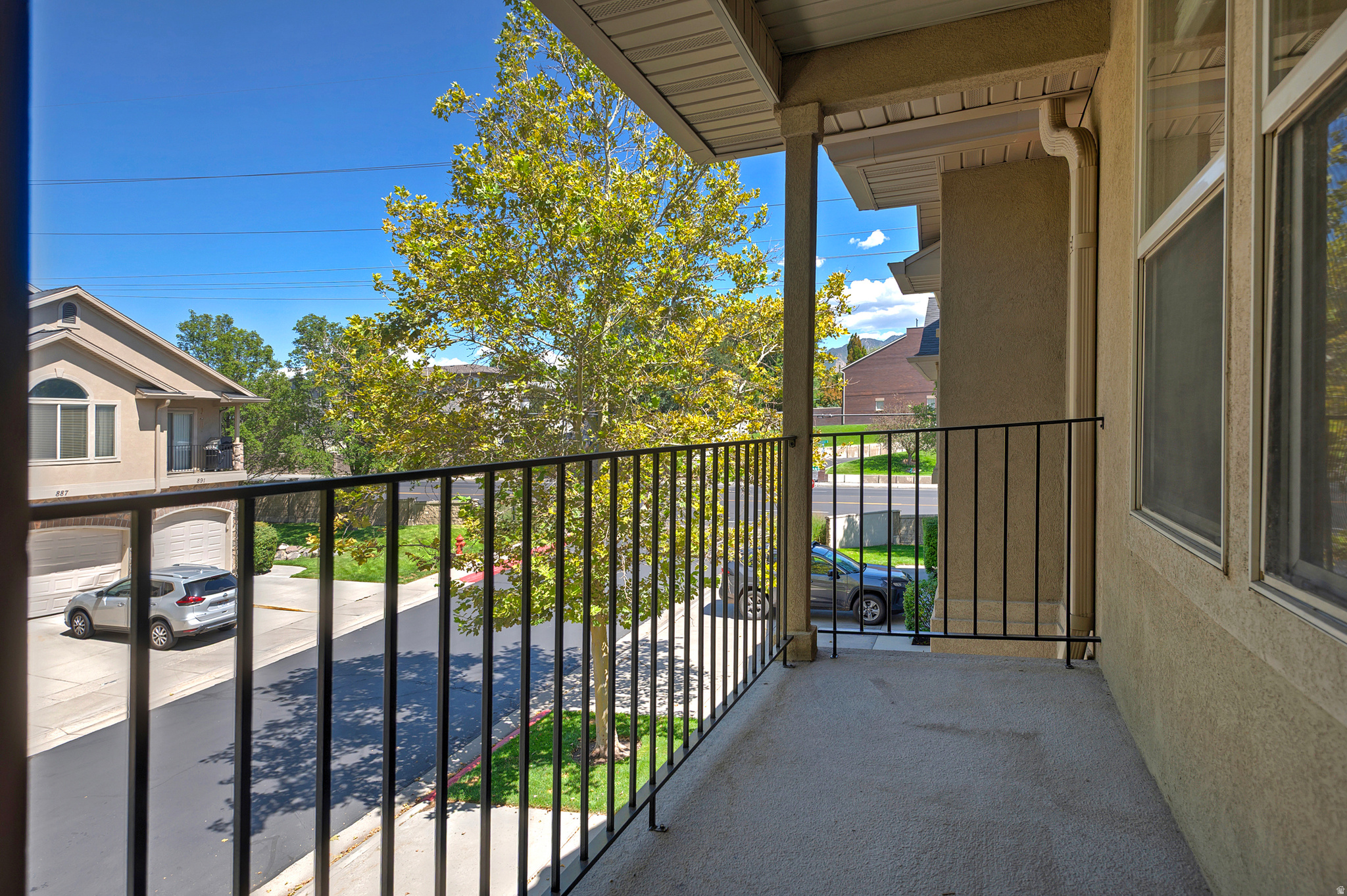 880 E RED SAGE LN