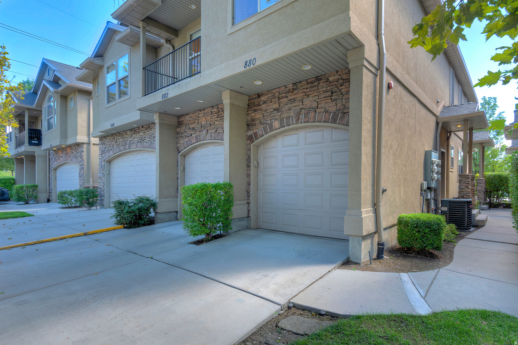 880 E RED SAGE LN