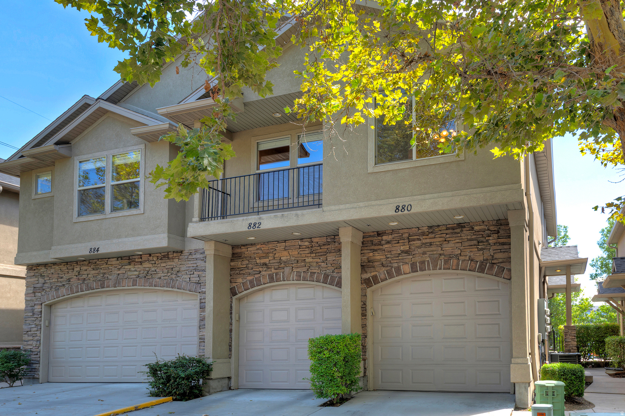 880 E RED SAGE LN