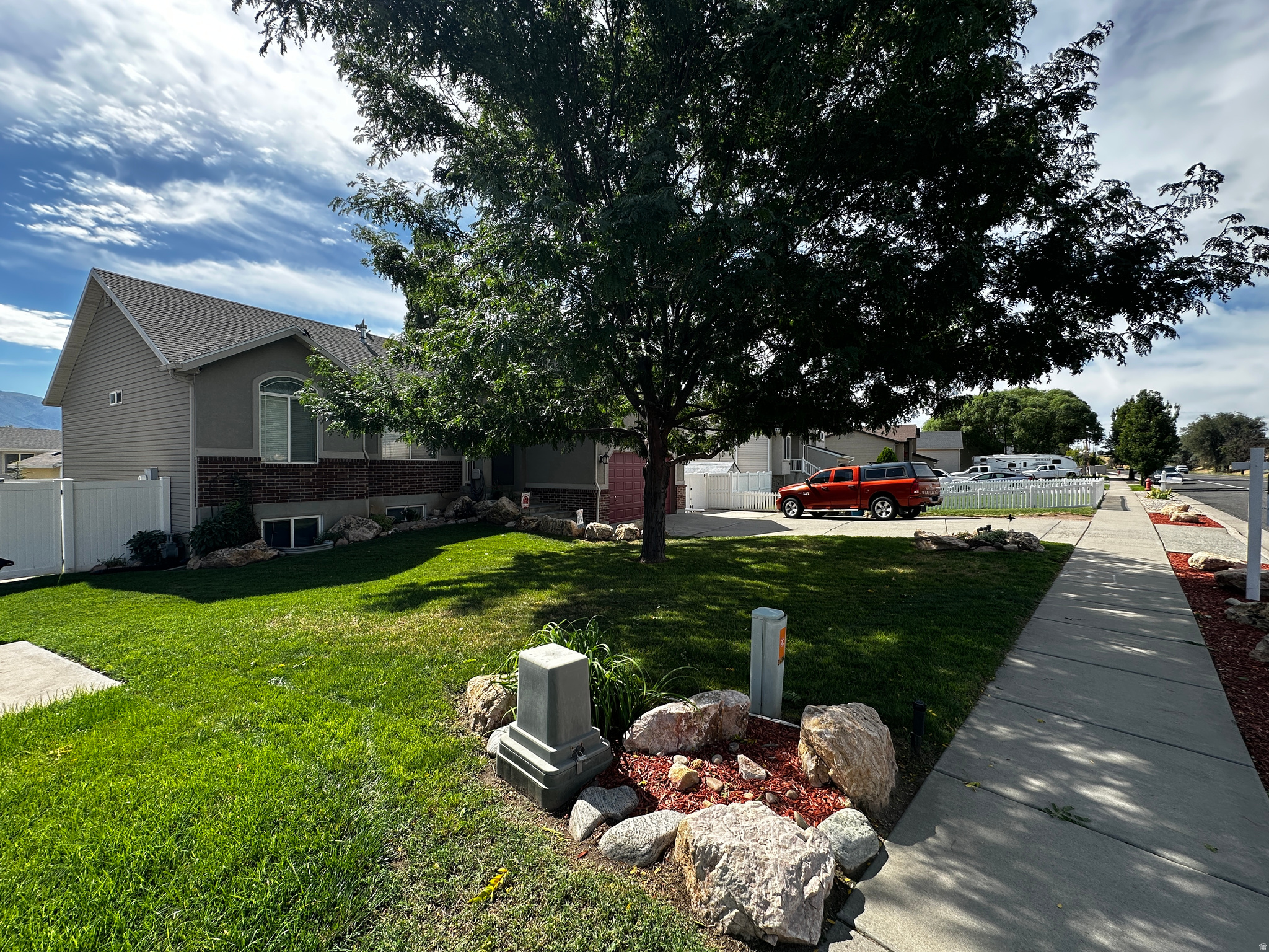 3784 S PARKER DR