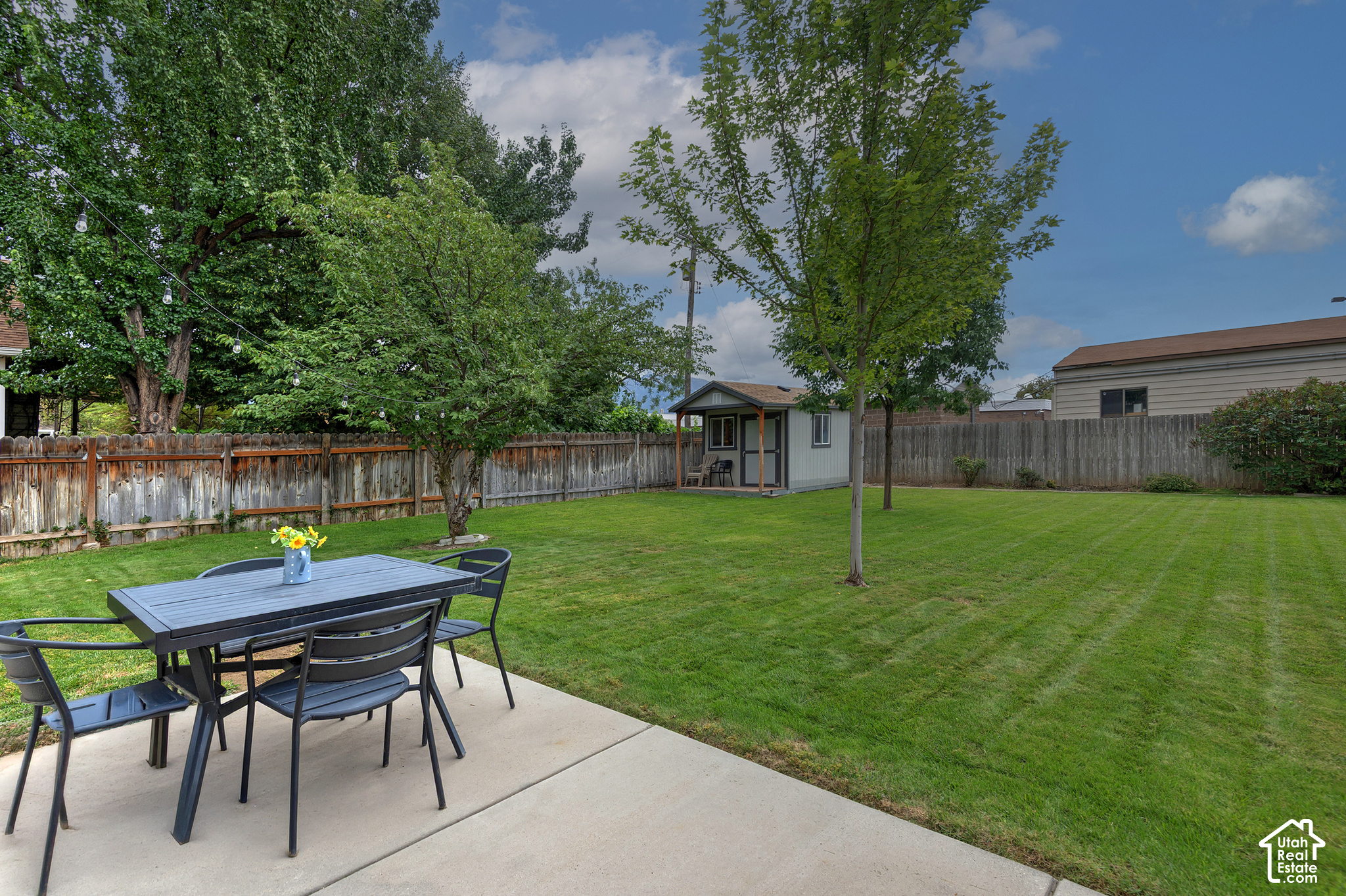 236 E ASHBROOK CIR