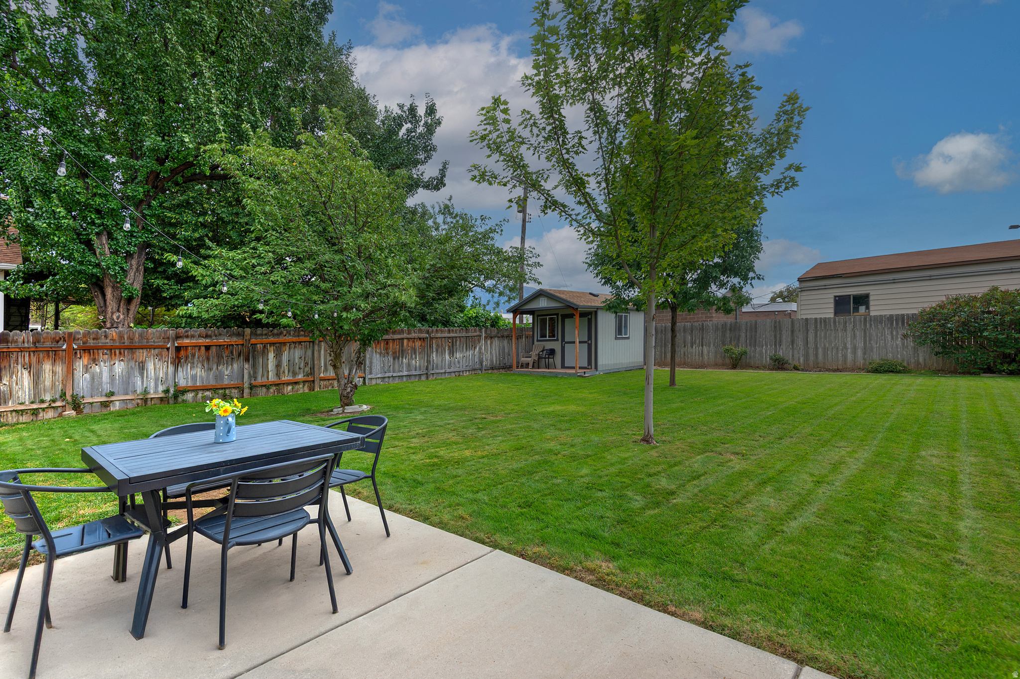236 E ASHBROOK CIR