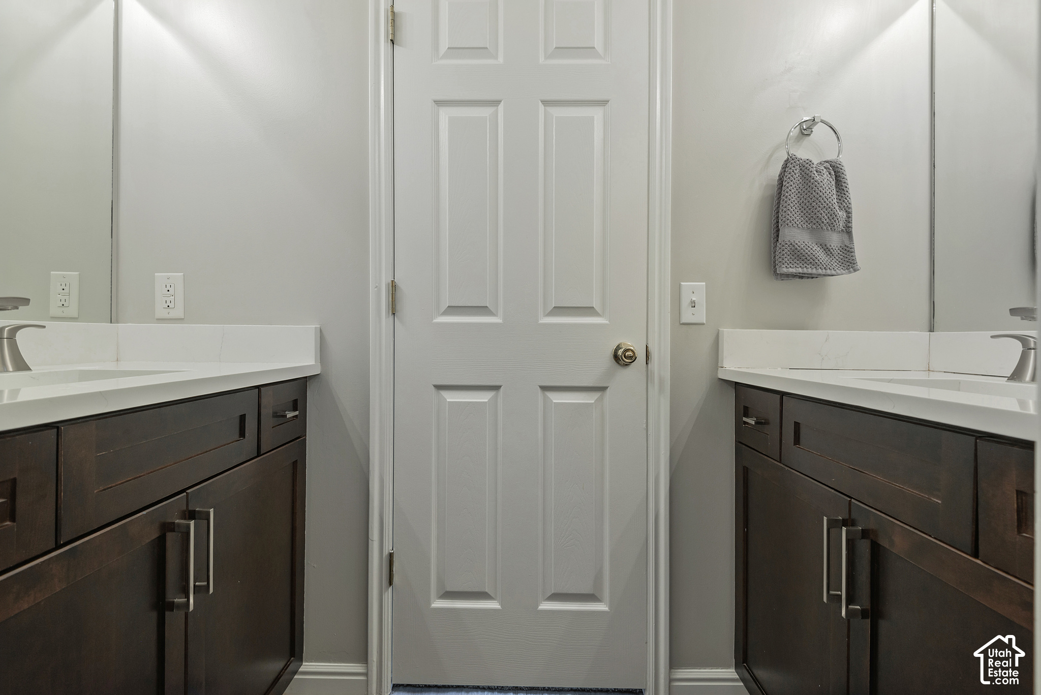 236 E ASHBROOK CIR
