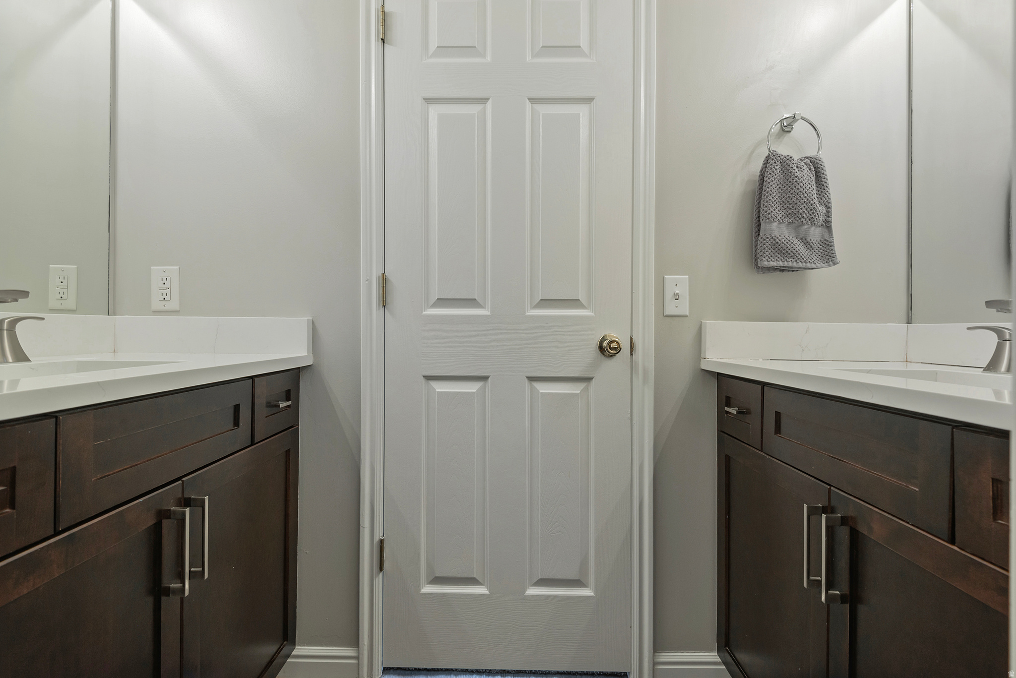 236 E ASHBROOK CIR