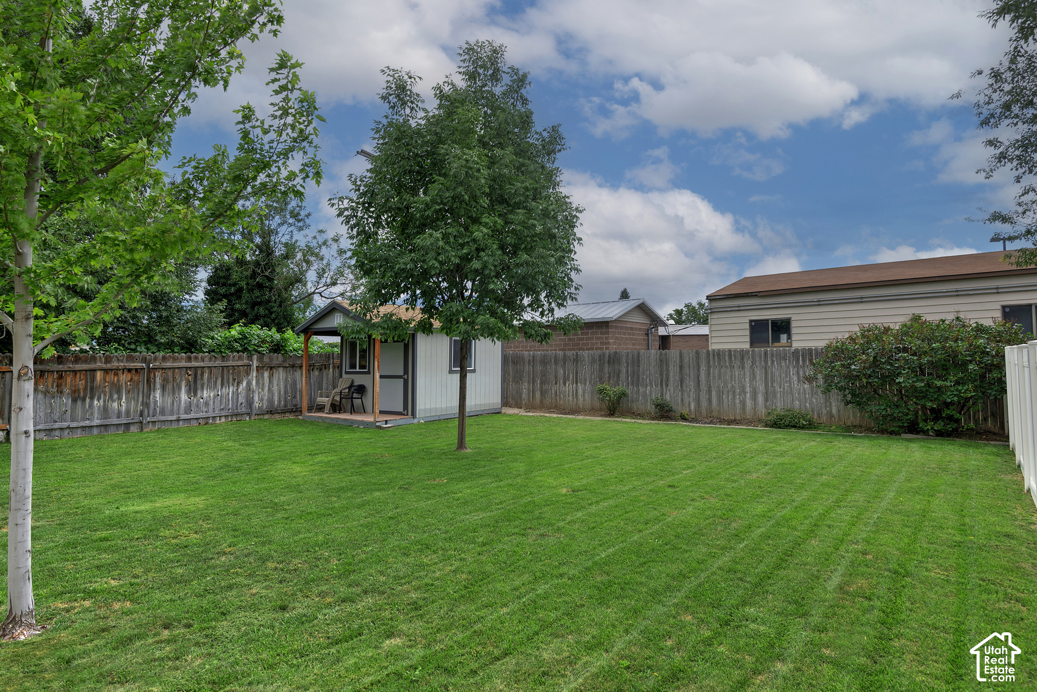 236 E ASHBROOK CIR