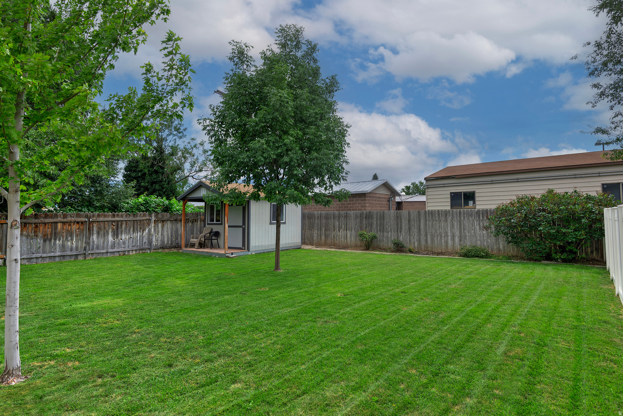 236 E ASHBROOK CIR