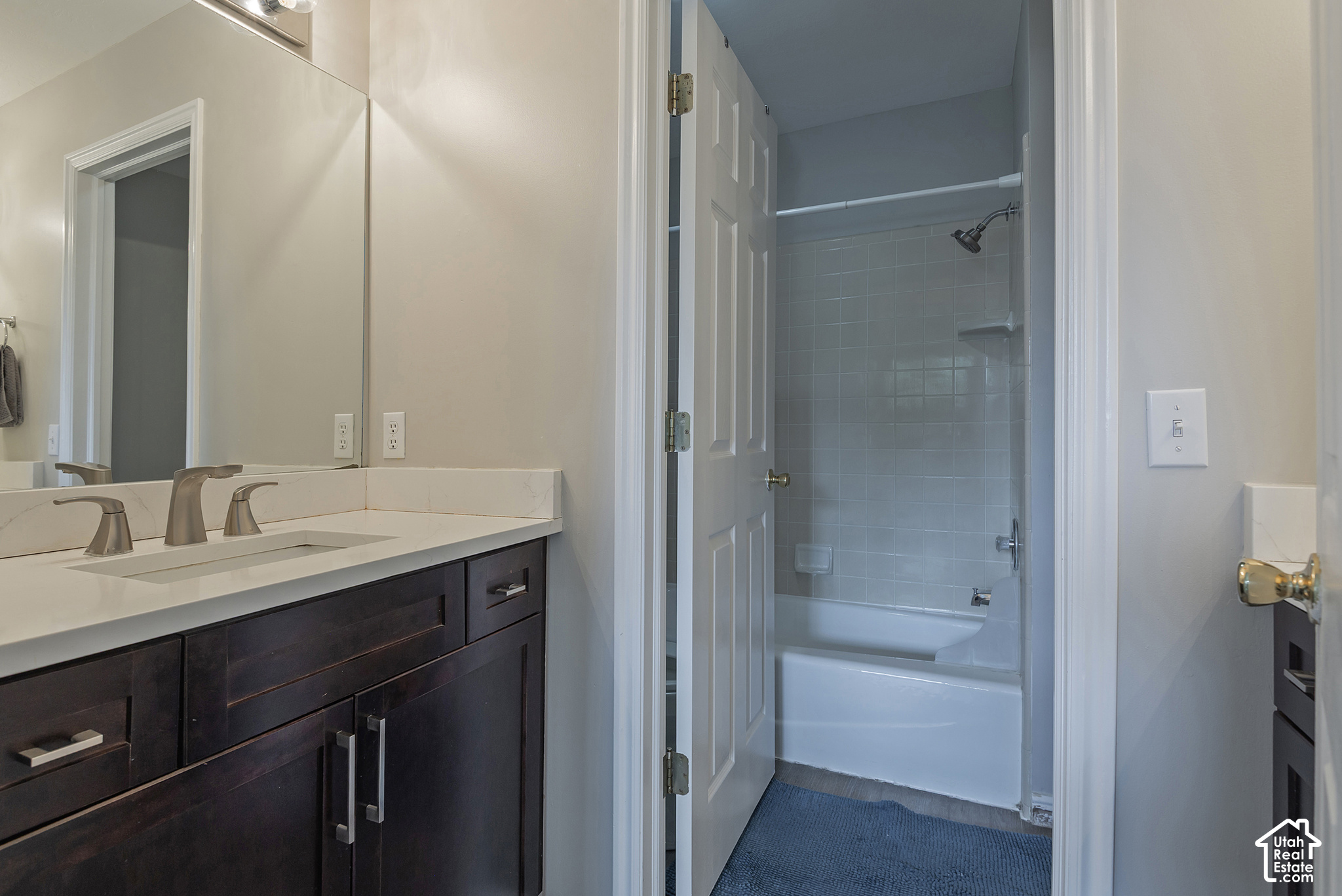 236 E ASHBROOK CIR