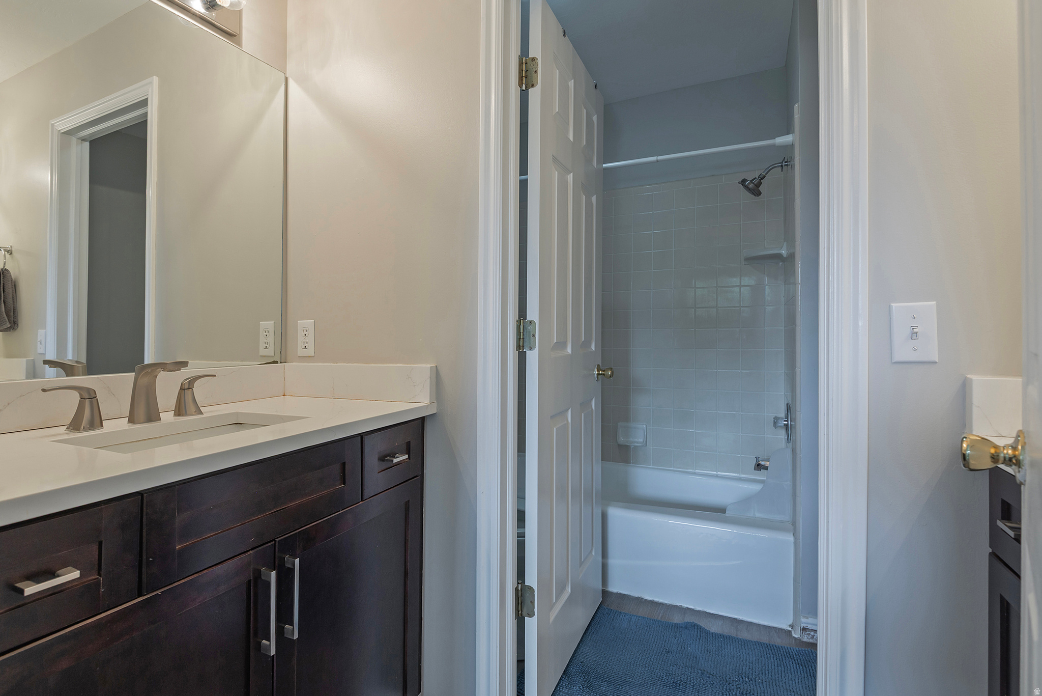 236 E ASHBROOK CIR