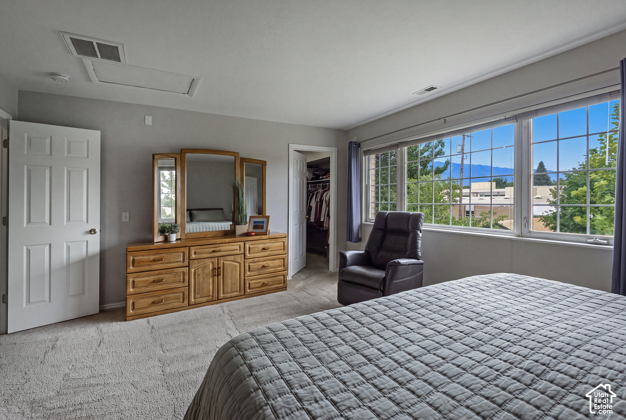 236 E ASHBROOK CIR