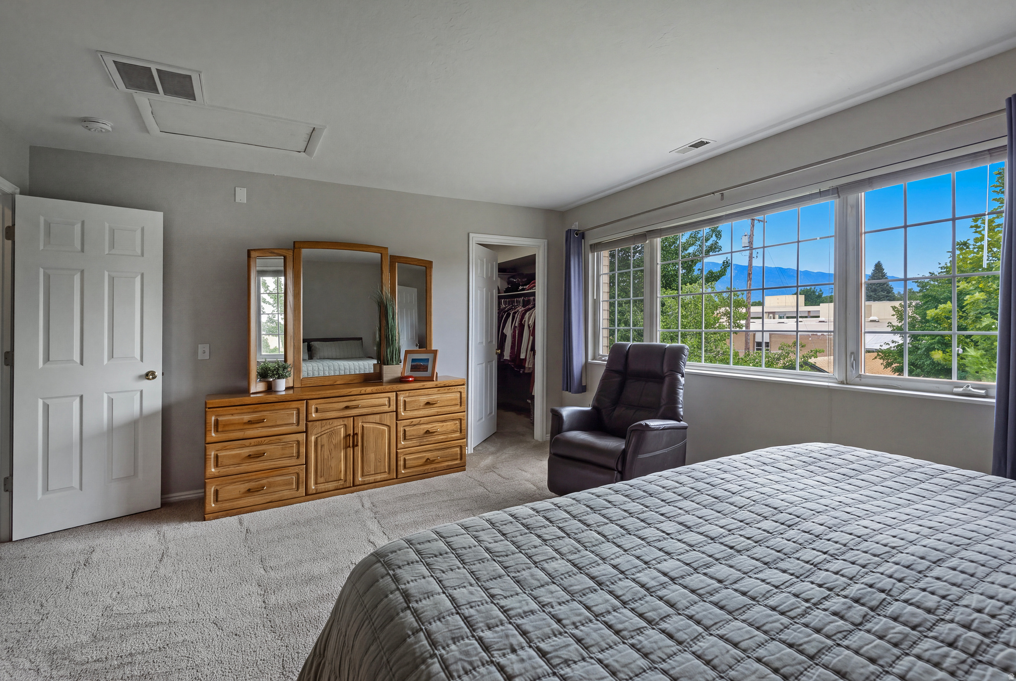 236 E ASHBROOK CIR