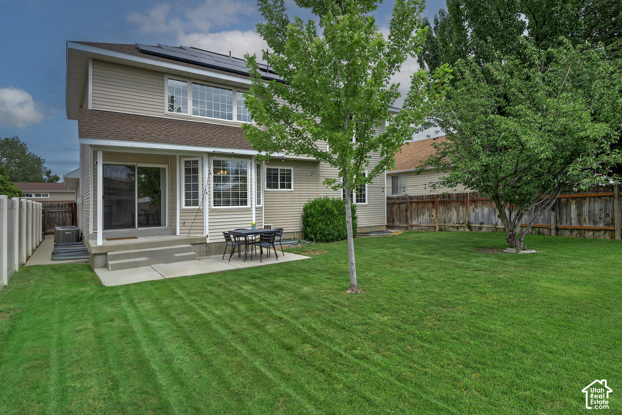 236 E ASHBROOK CIR