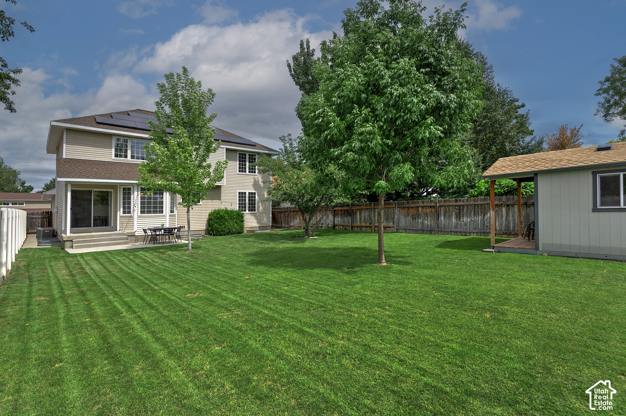 236 E ASHBROOK CIR