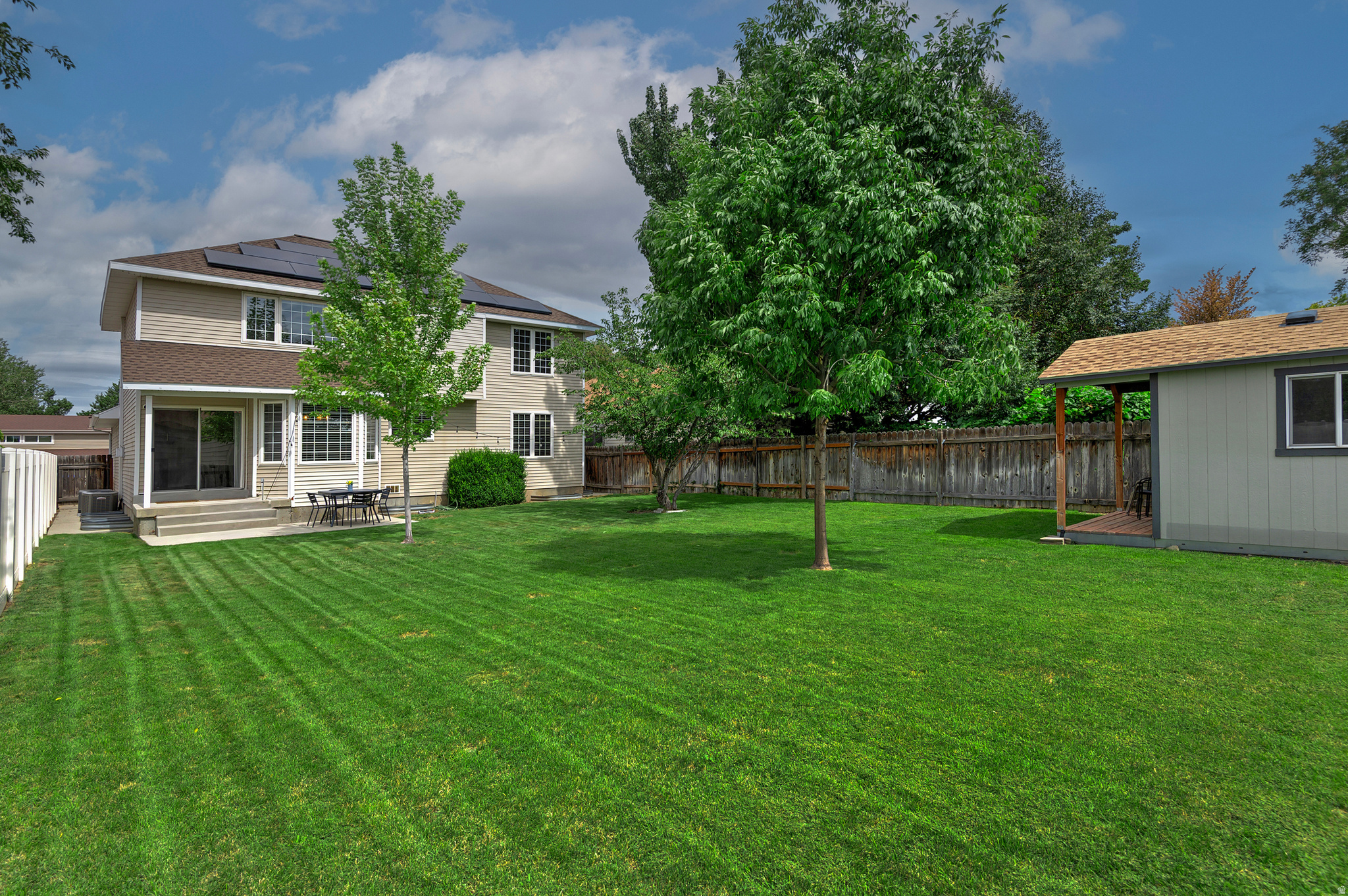 236 E ASHBROOK CIR