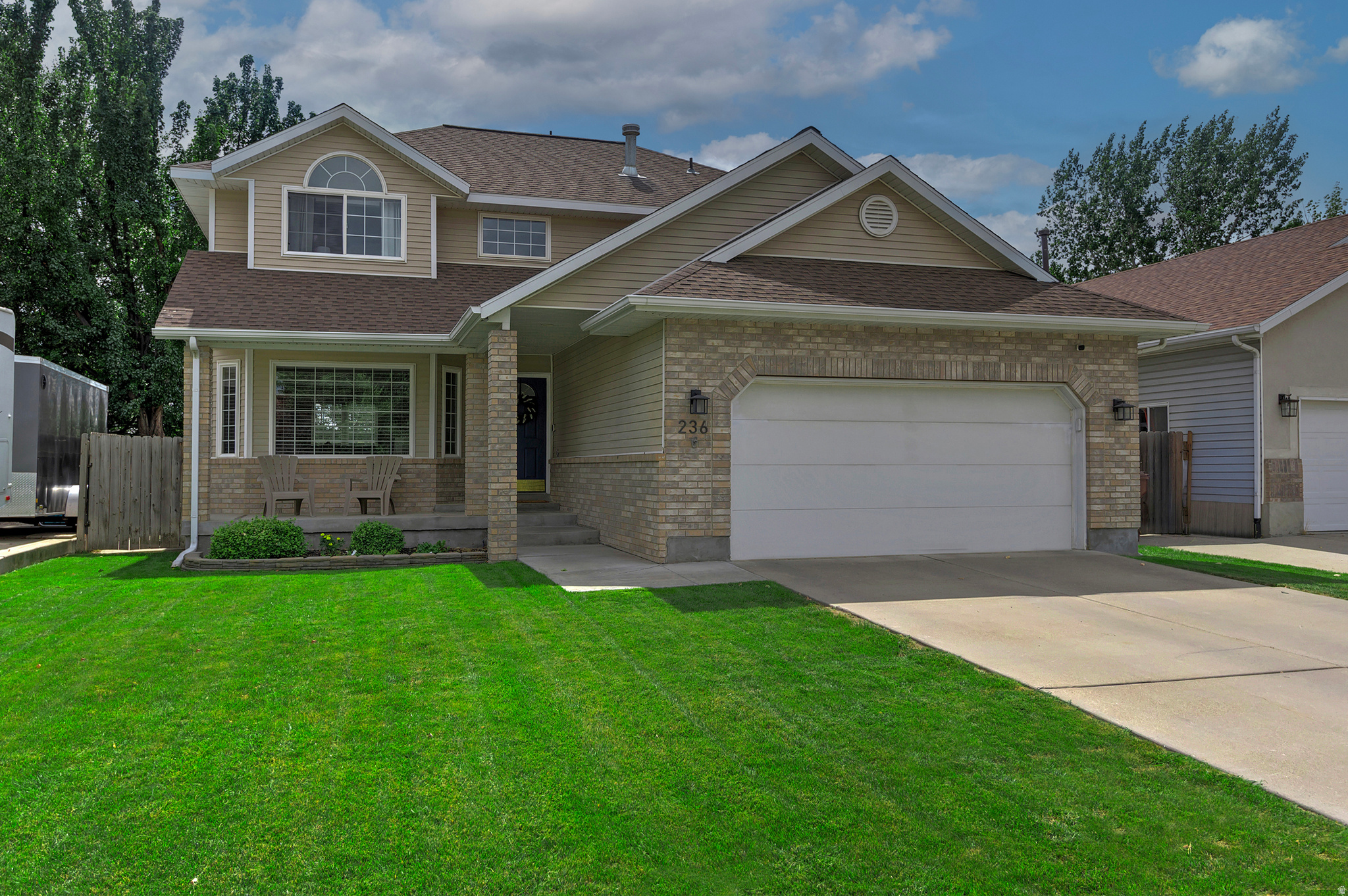 236 E ASHBROOK CIR