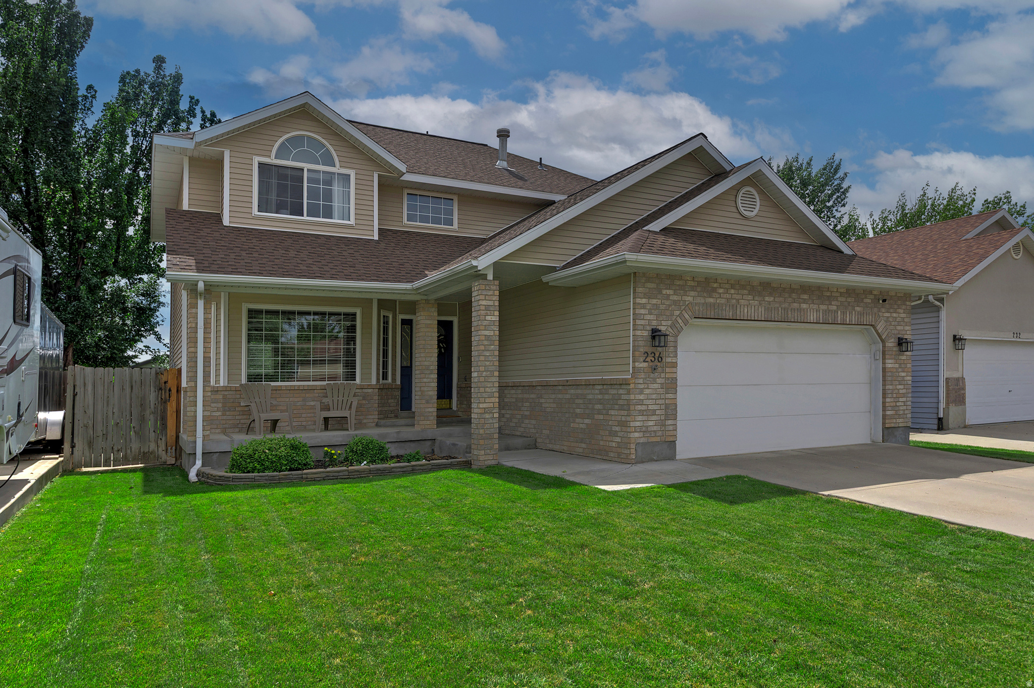 236 E ASHBROOK CIR