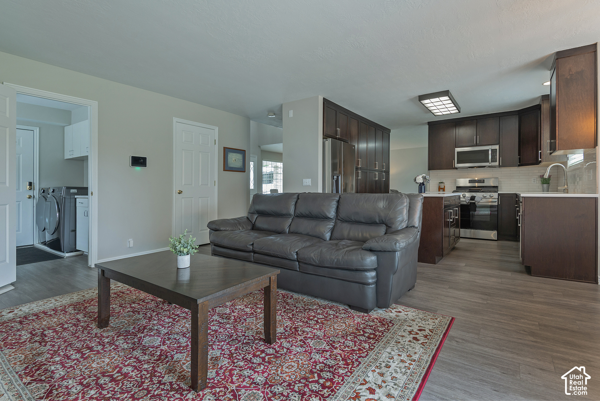 236 E ASHBROOK CIR
