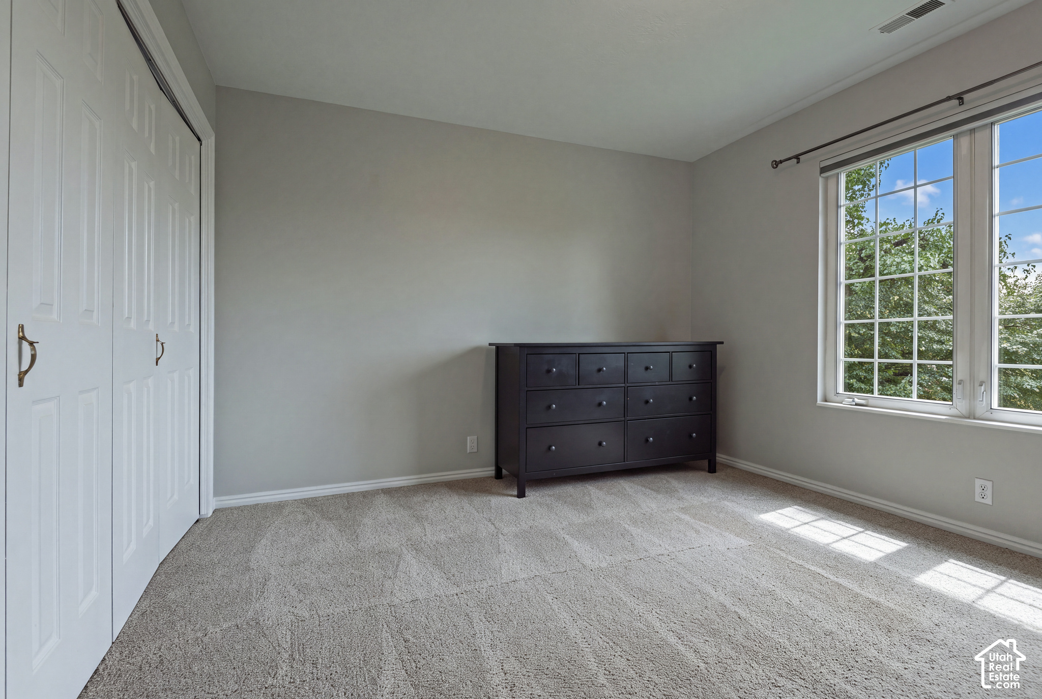 236 E ASHBROOK CIR