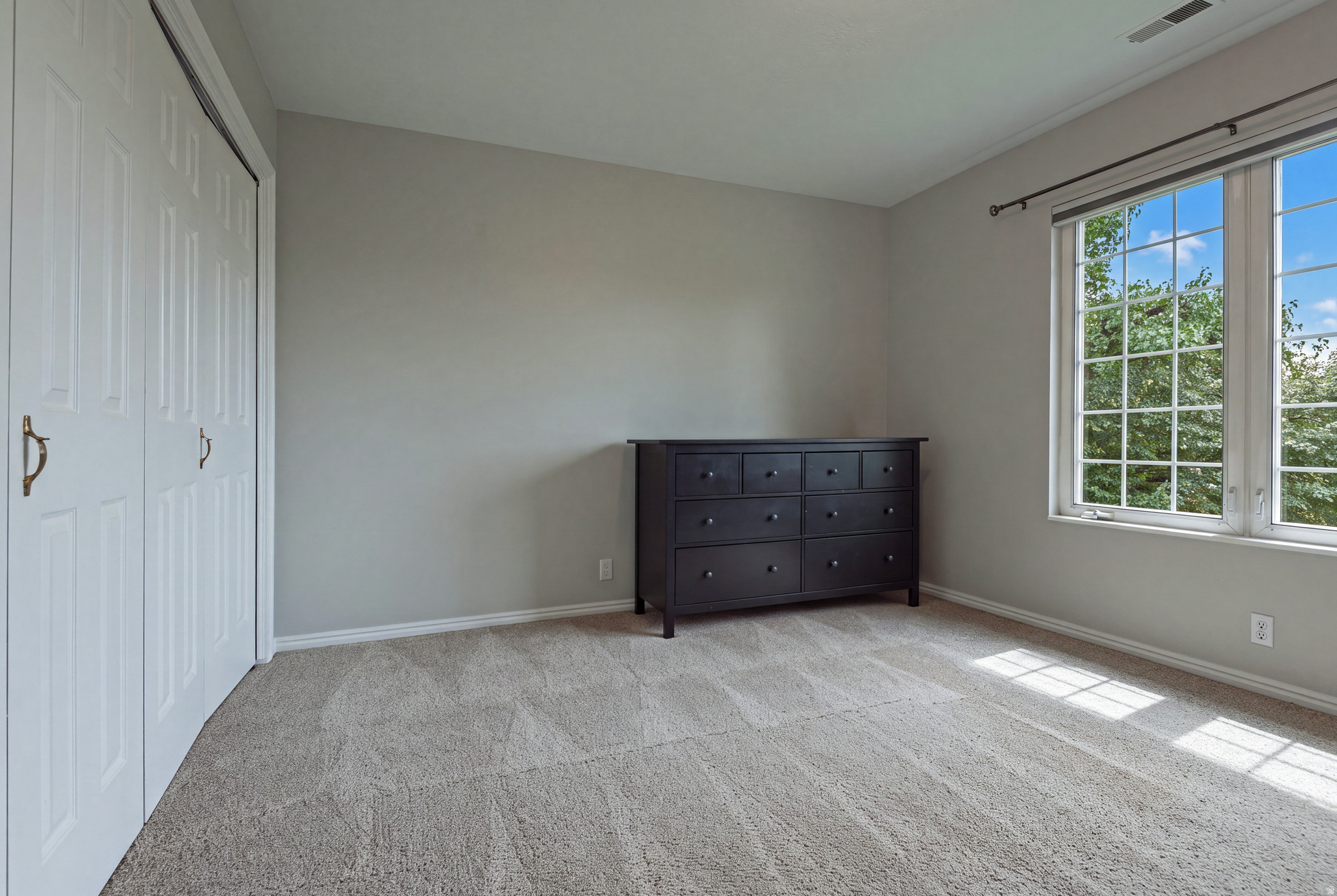 236 E ASHBROOK CIR