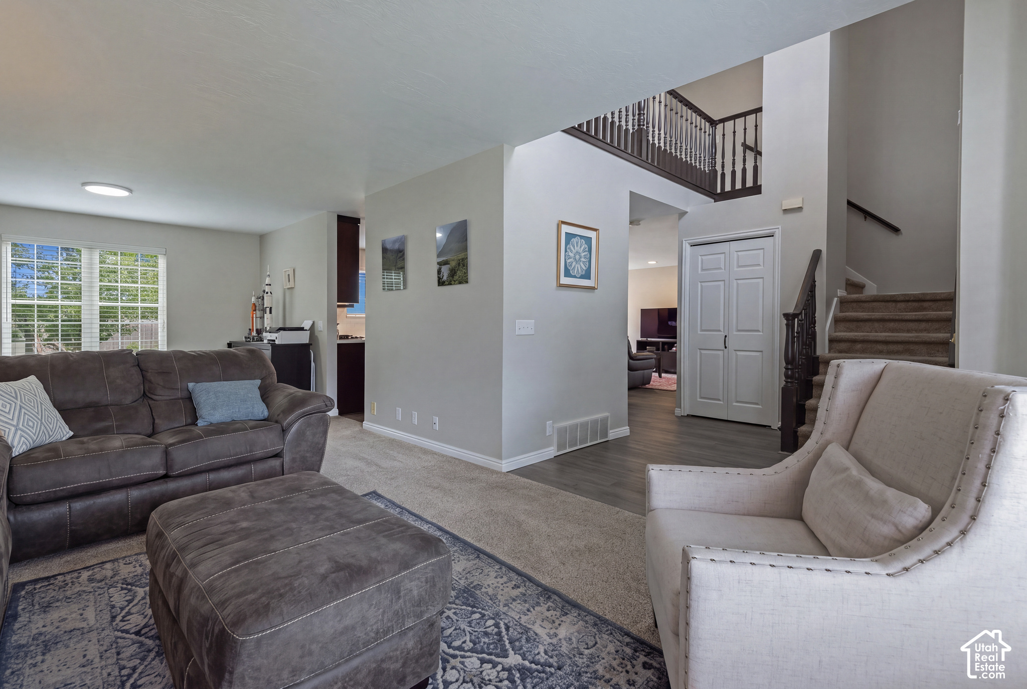236 E ASHBROOK CIR