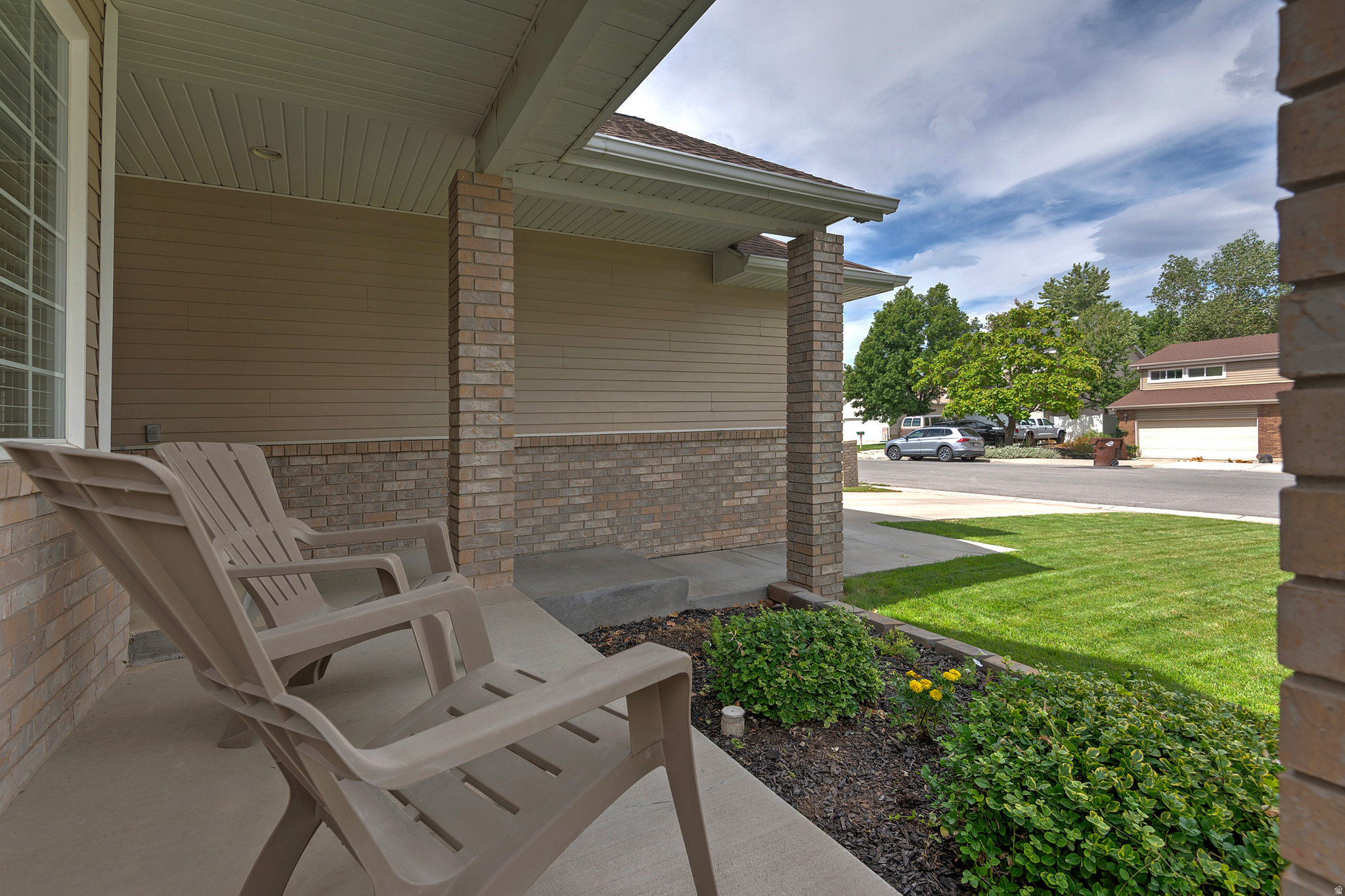 236 E ASHBROOK CIR