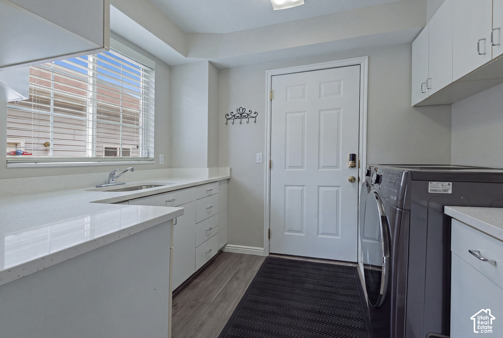236 E ASHBROOK CIR