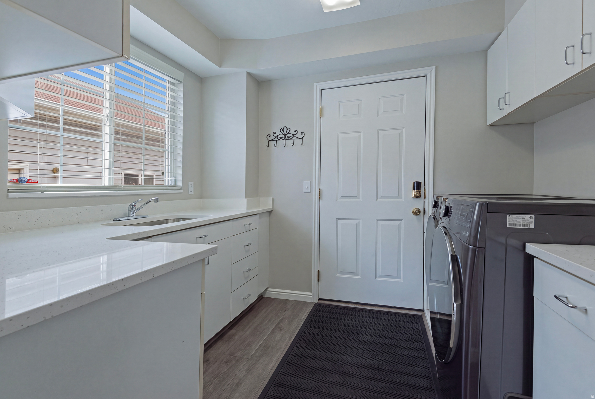 236 E ASHBROOK CIR