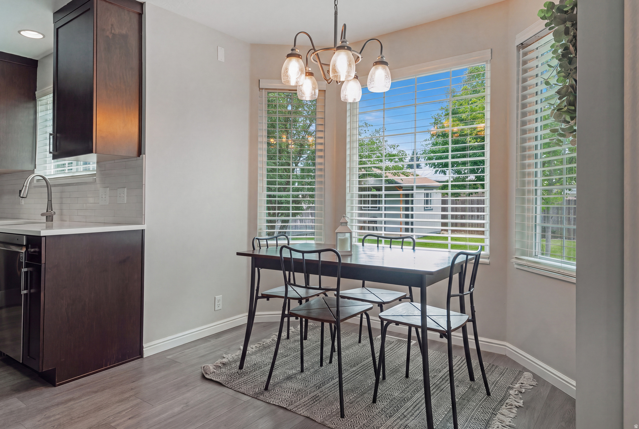 236 E ASHBROOK CIR