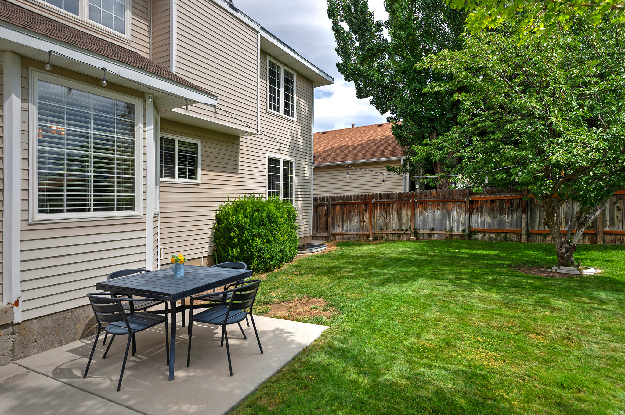 236 E ASHBROOK CIR