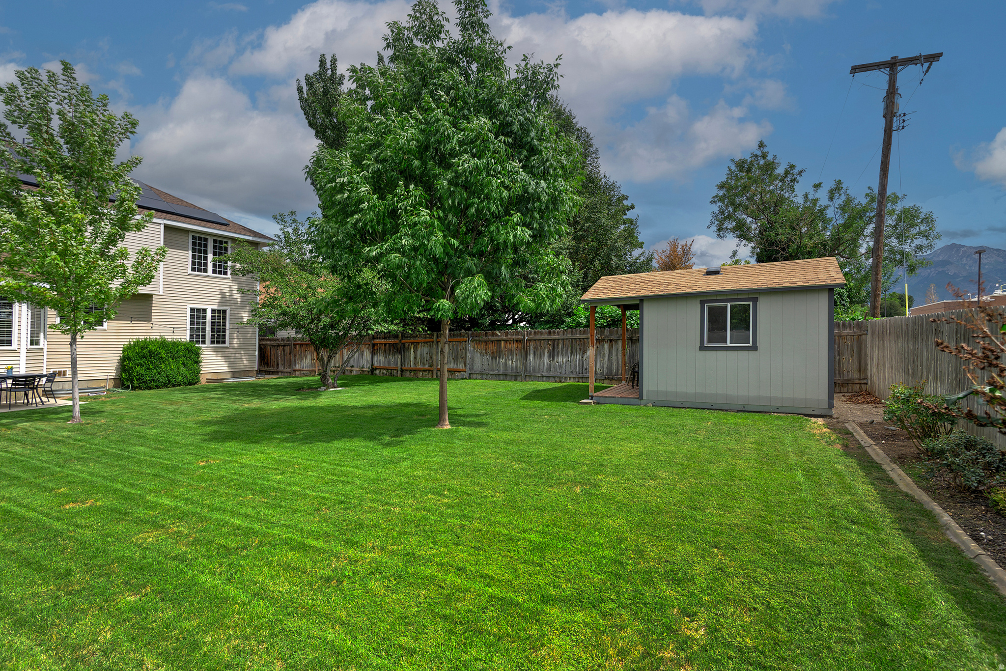 236 E ASHBROOK CIR