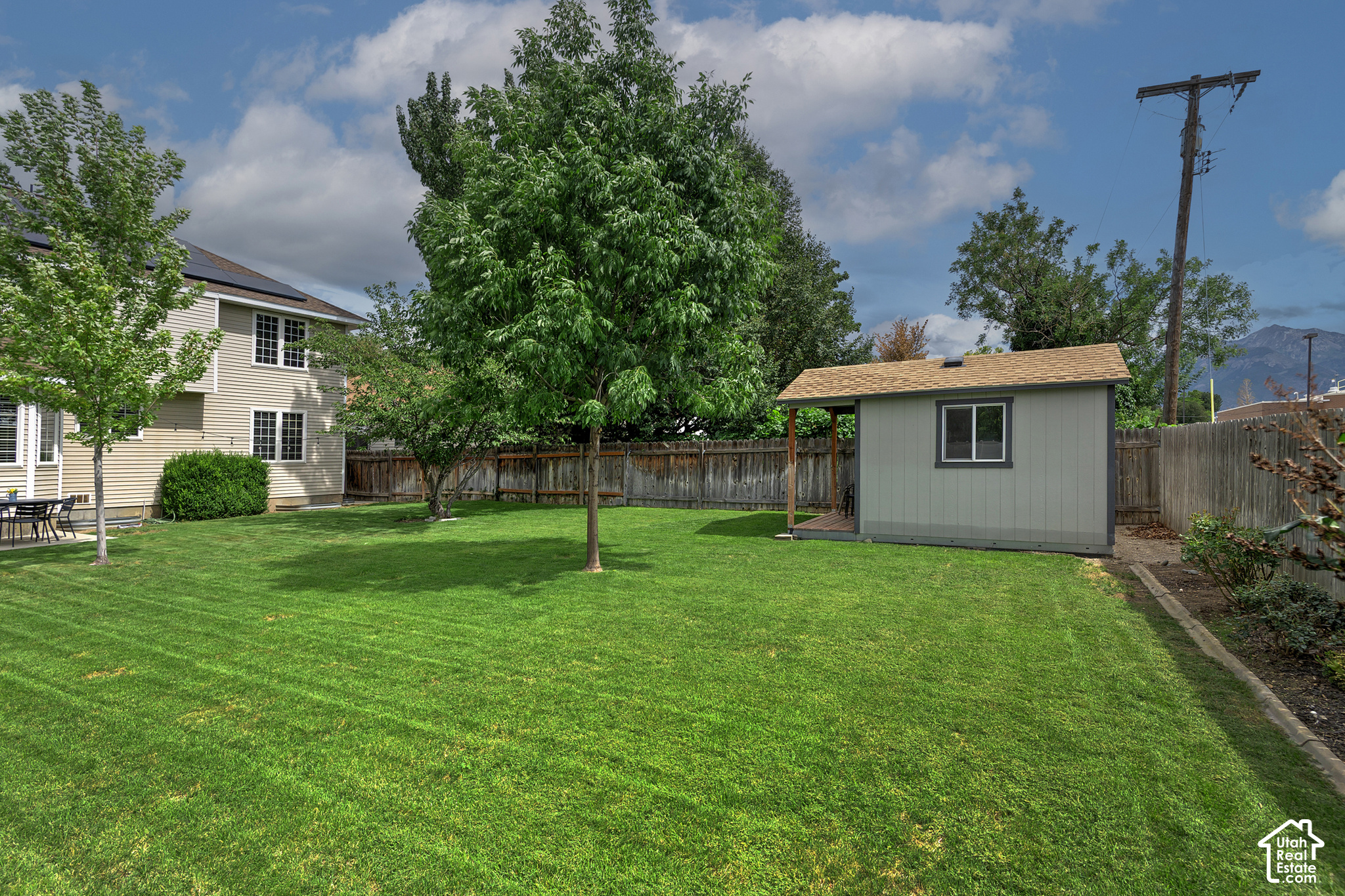 236 E ASHBROOK CIR
