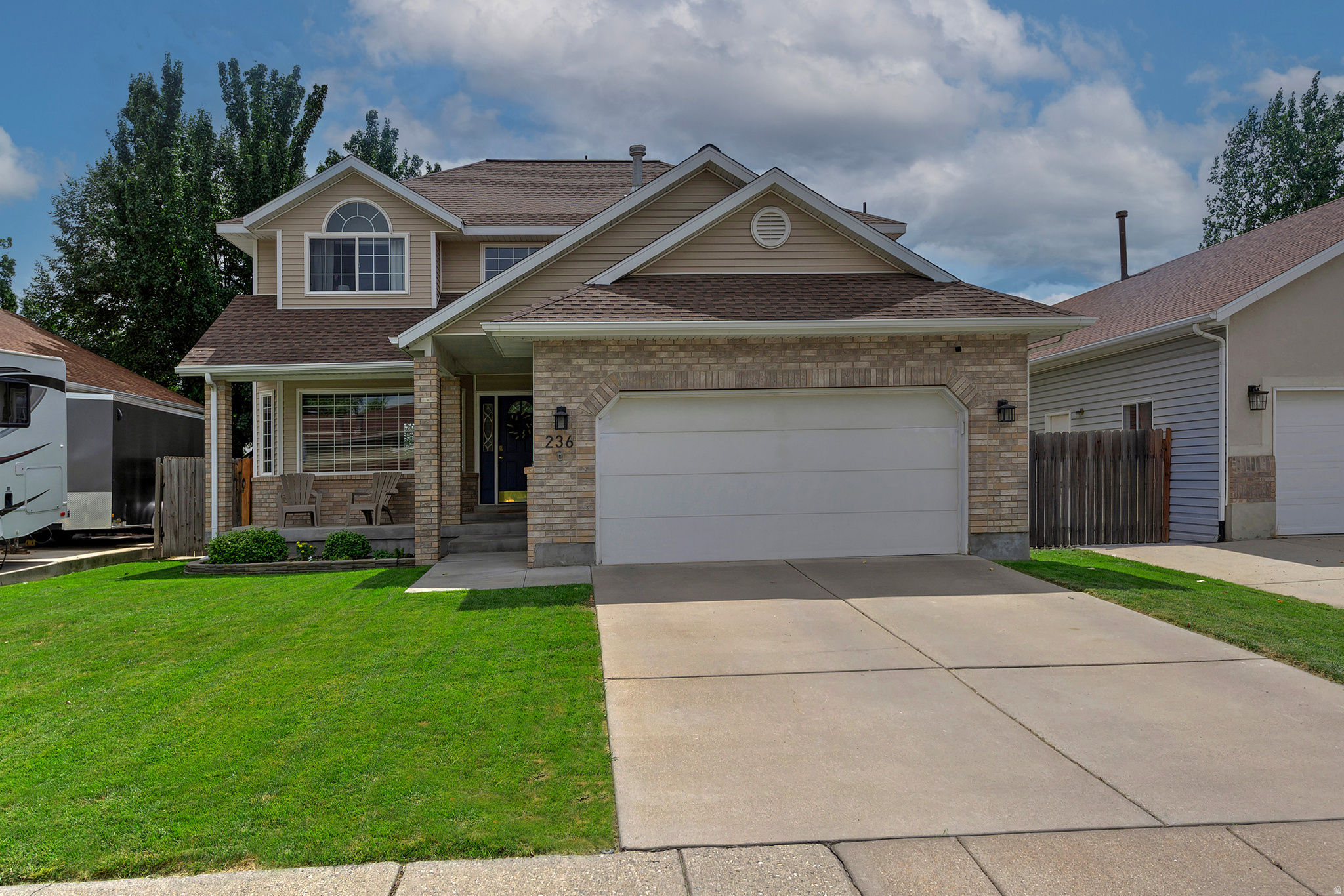 236 E ASHBROOK CIR
