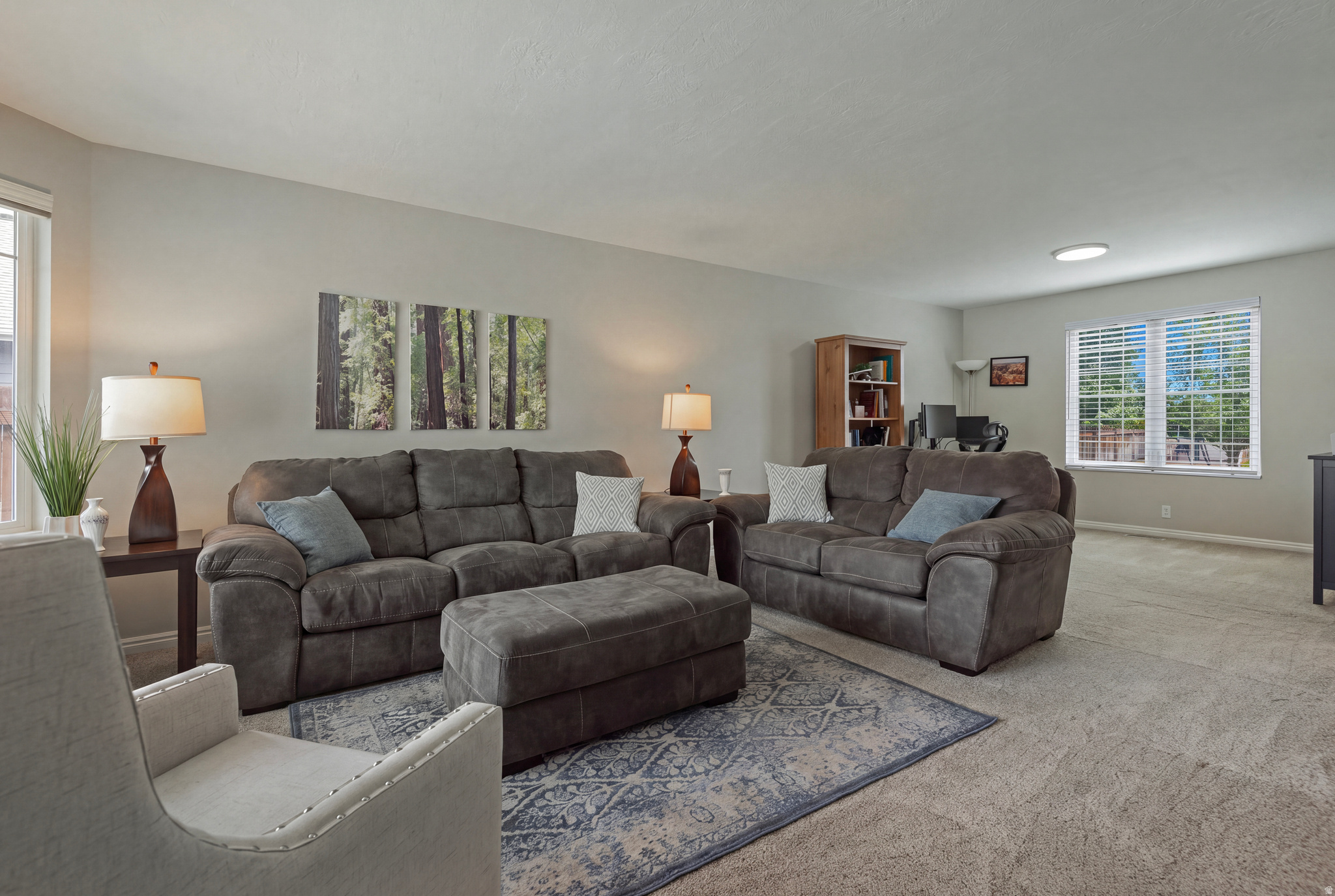 236 E ASHBROOK CIR