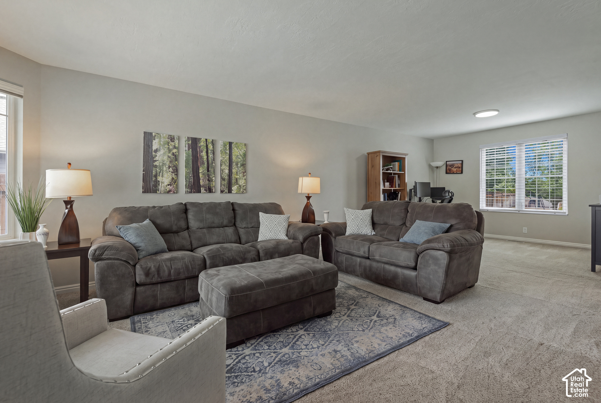 236 E ASHBROOK CIR