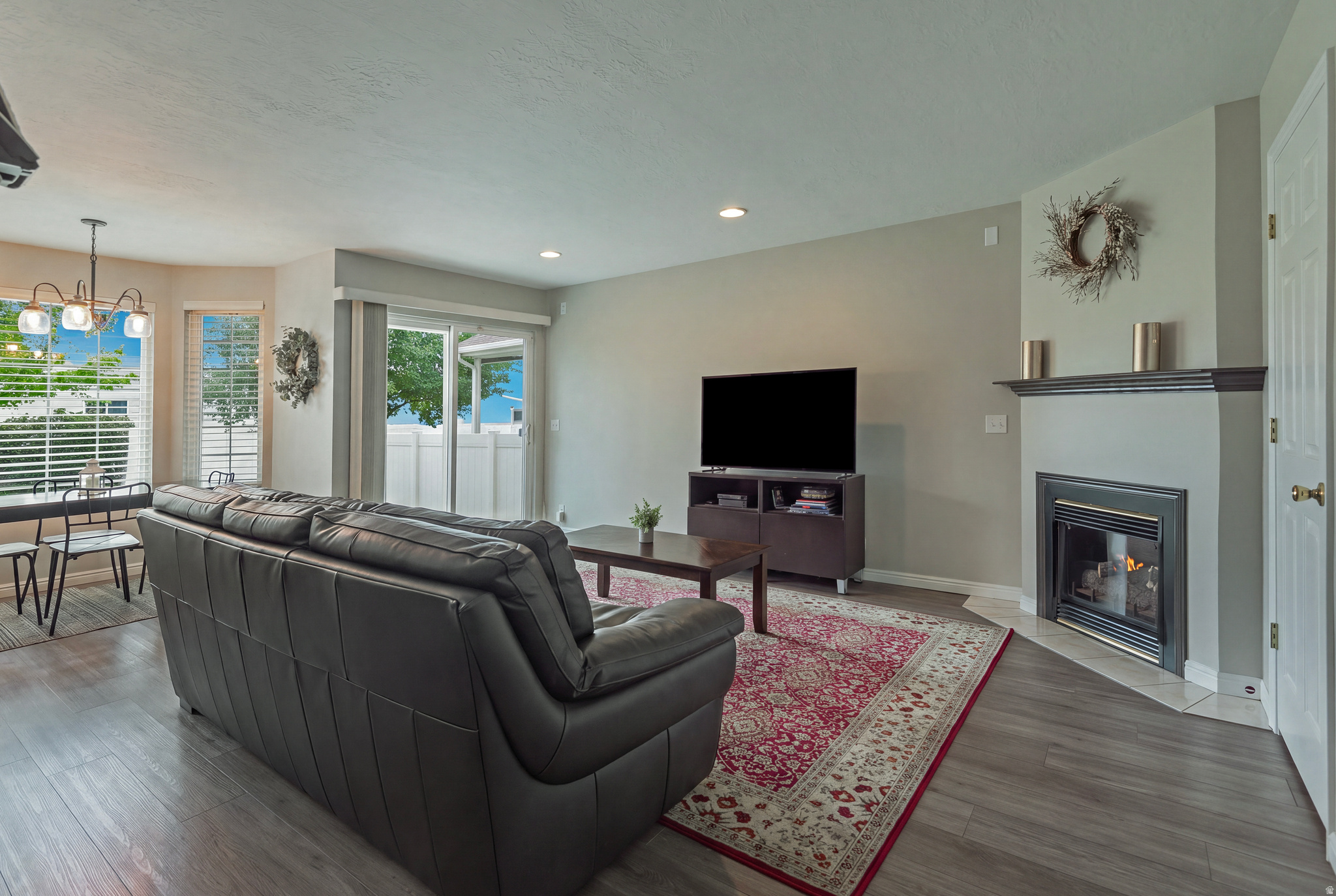 236 E ASHBROOK CIR